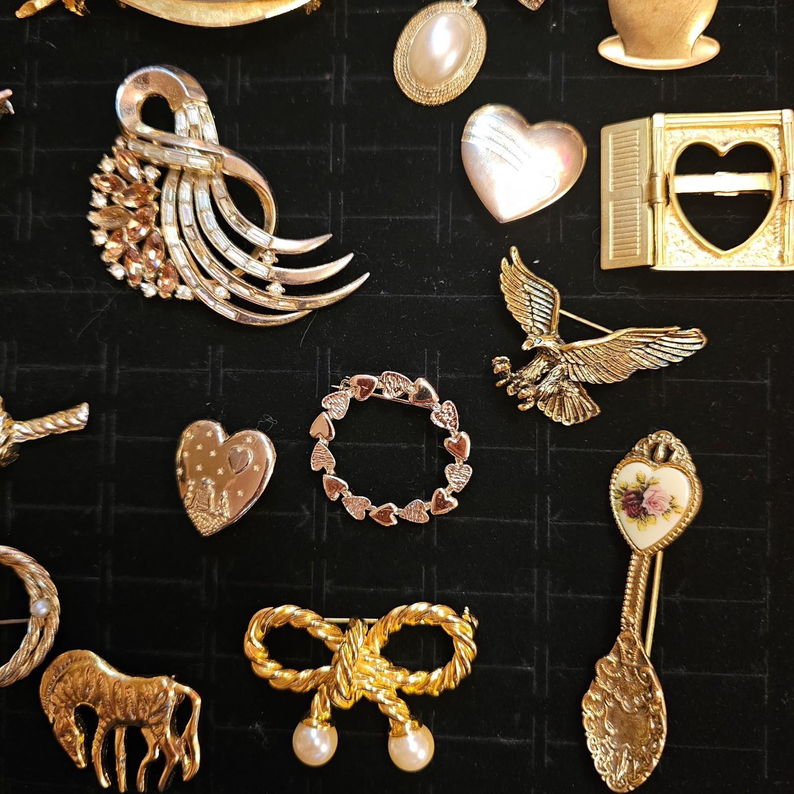 Vintage Brooch Pins Lot 30 Unbranded/Trifari/Dubarry/Ricci/J. Lee/Boucher B84