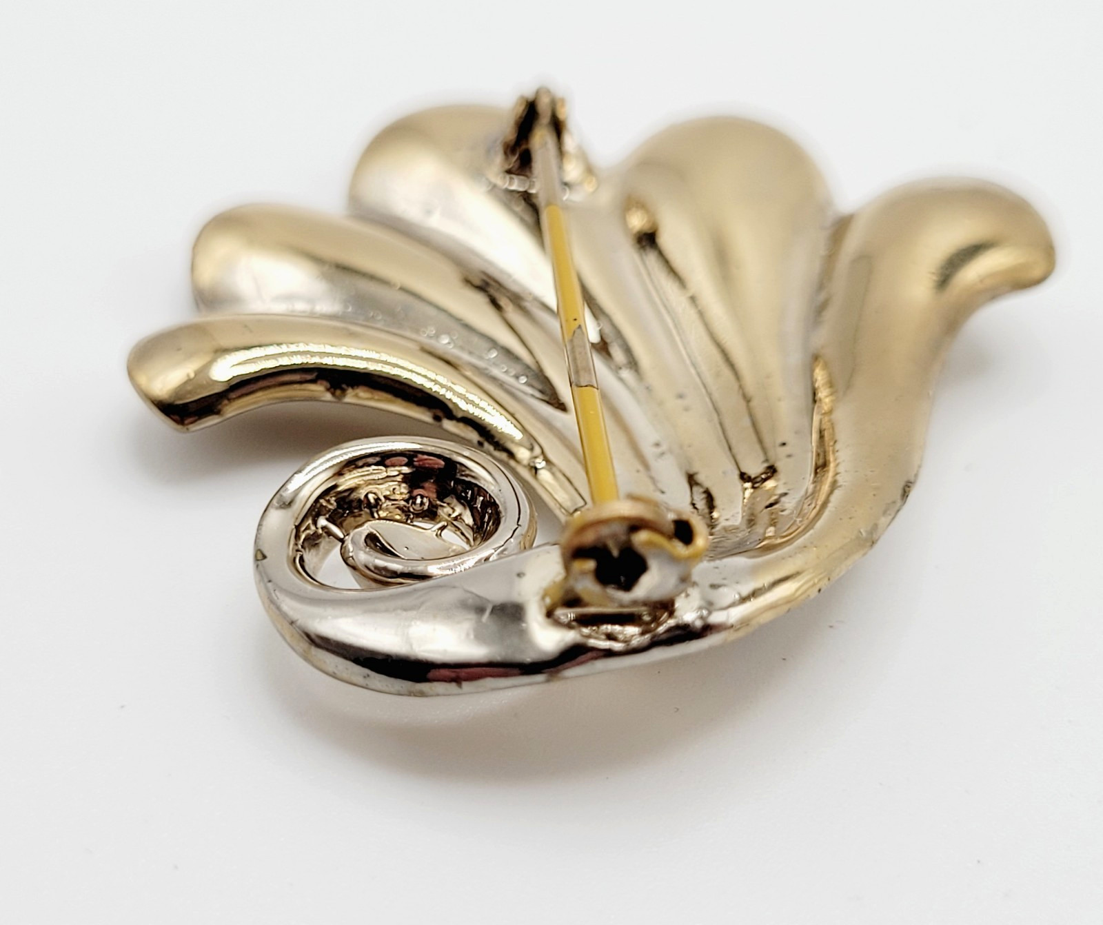 Nouveau Style Nautical Shell Swirl Wave Gold Tone Pin Retro 1940s Style Brooch