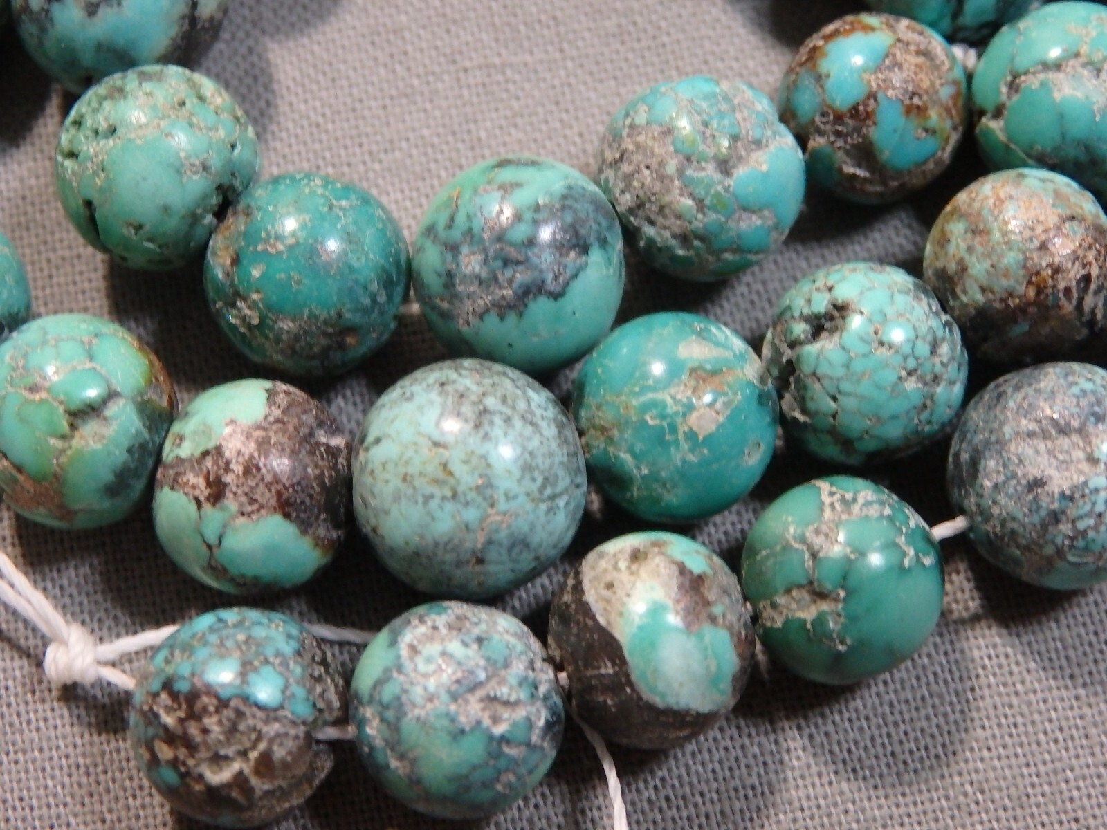 Vintage CLOUD MOUNTAIN TURQUOISE 9mm Round Beads 13″ Strand 195cts UNTREATED