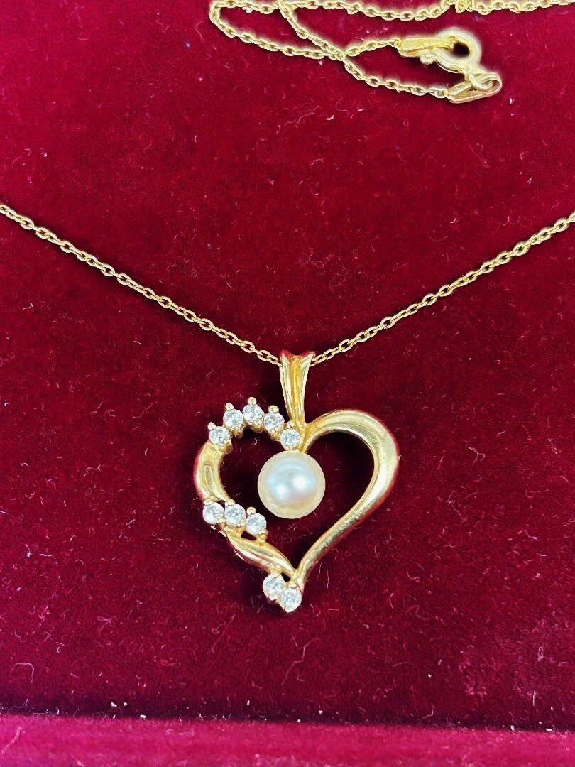10 kt Yellow Gold Cultured Pearl & CZ Heart Pendant Stamped 10k CZ