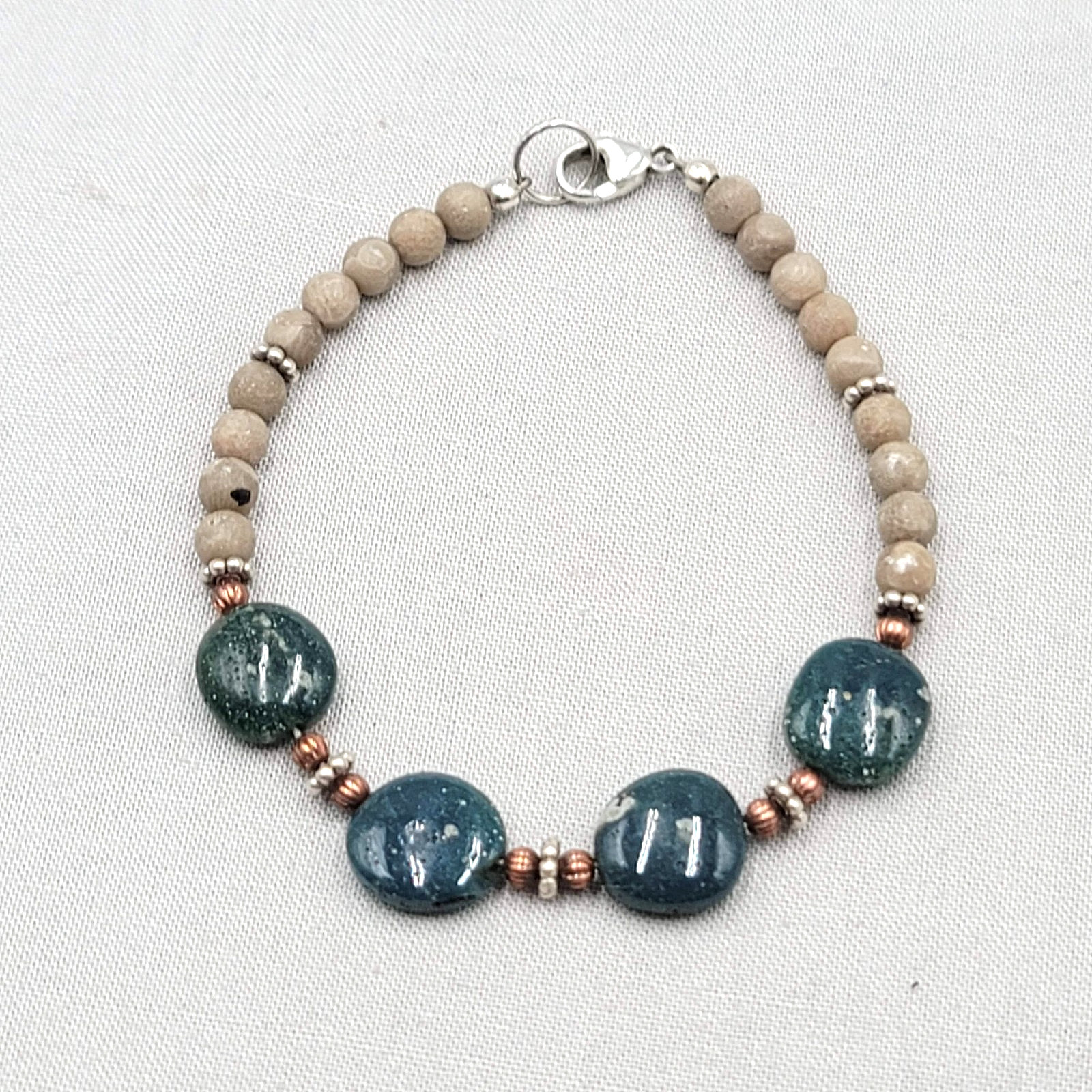 Green and Beige Stone Bead Beaded Bracelet Silver tone 7 in