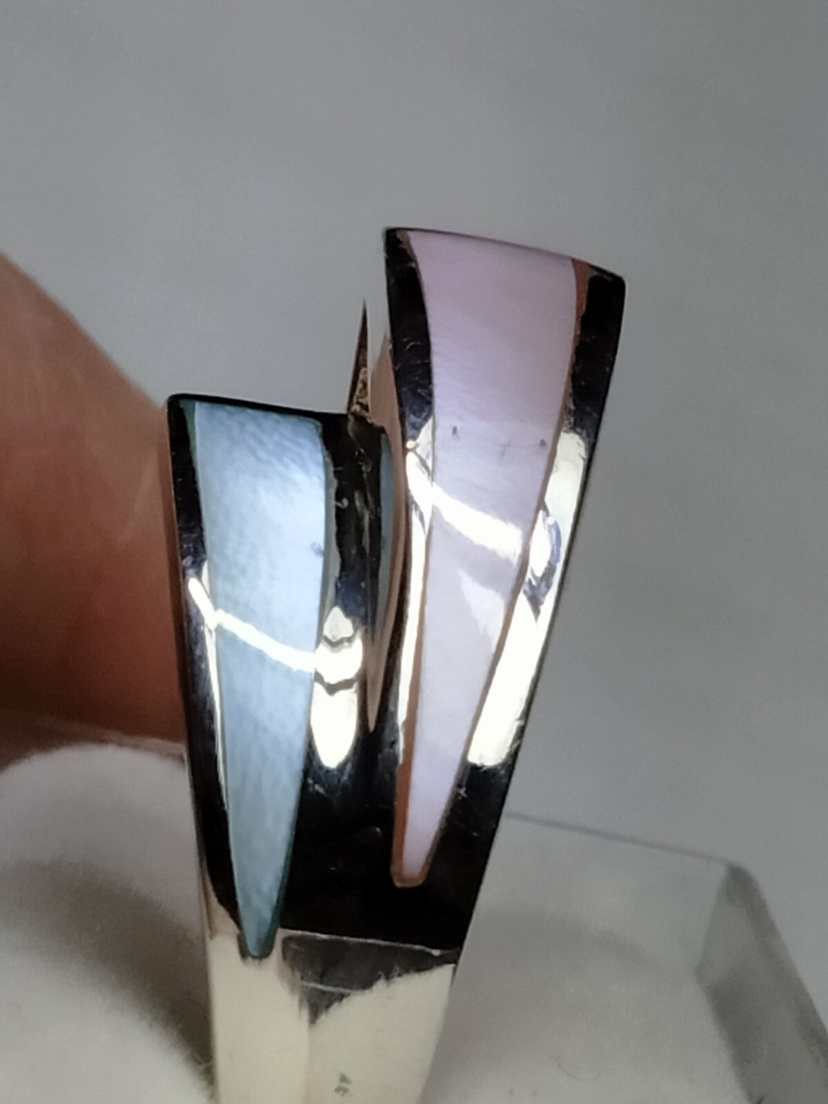 CHARMING MOP INLAYS IN TRENDY STERLING SILVER.925 RING SIZE 8.75-9.0