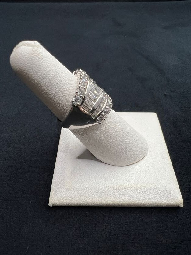 Shiny Round & Baguette White Zirconia Sterling Silver Cocktail Ring Size 6
