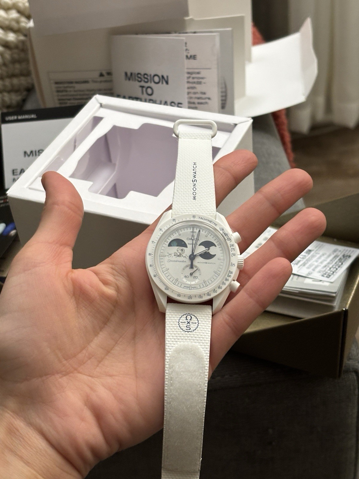 Brand NEW Never Worn Swatch OMEGA MISSION TO EARTHPHASE – MOONSHINE GOLD