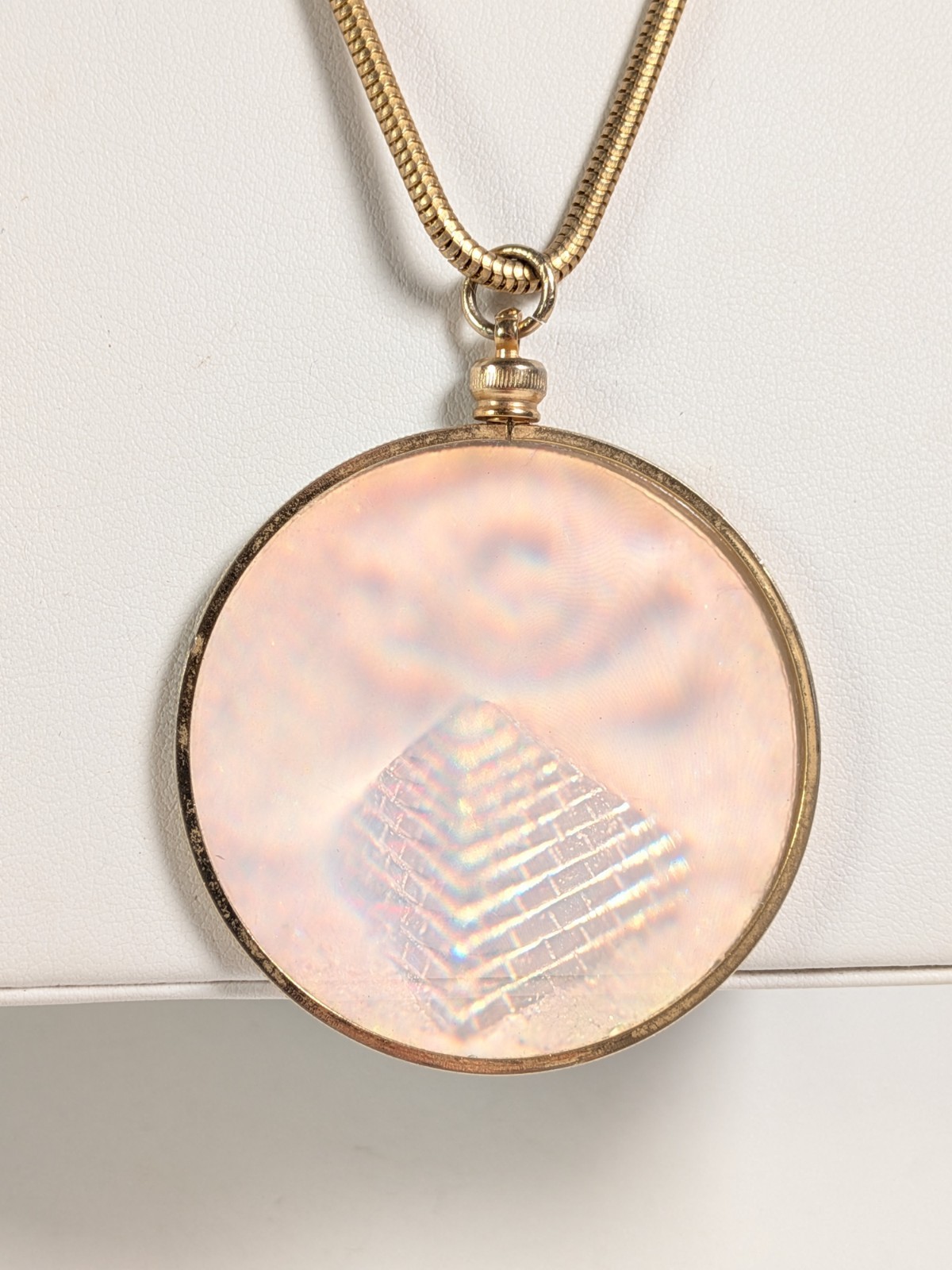 Vintage Dichromate Reflection Pyramid Hologram 3D Glass Pendant Necklace 22″