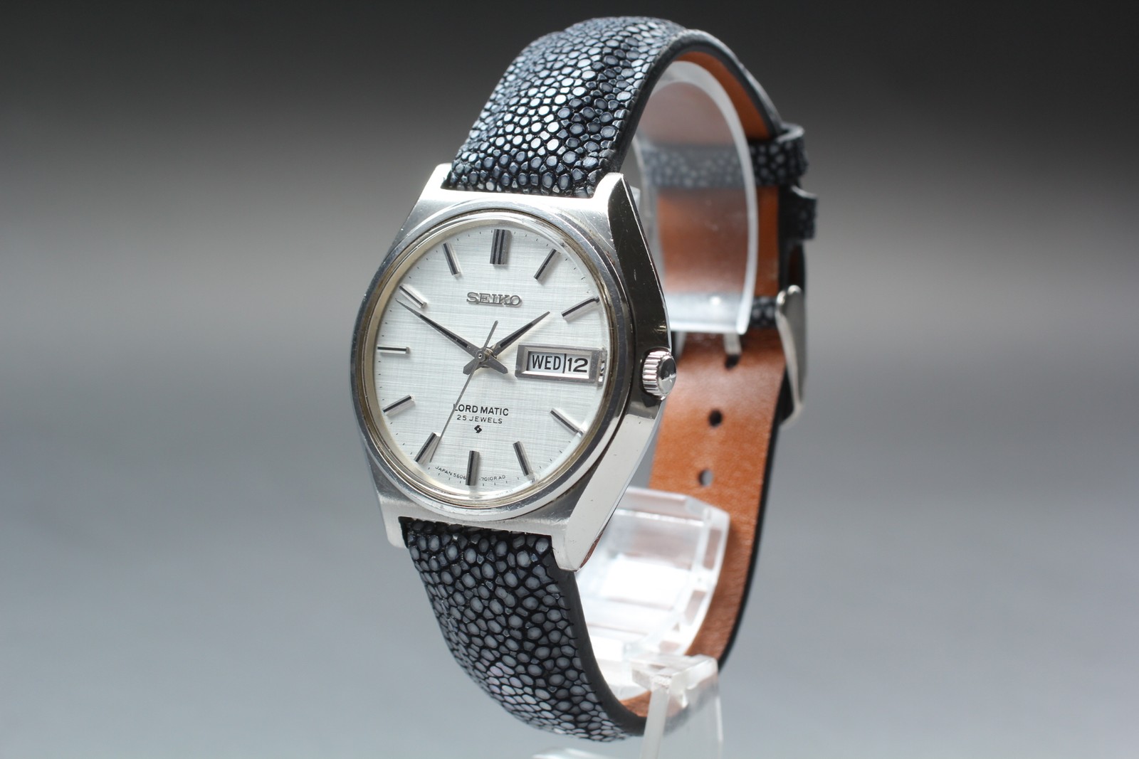 [Near MINT] Vintage Seiko Lord Matic 5606-7010 Silver Dial Watch from Japan
