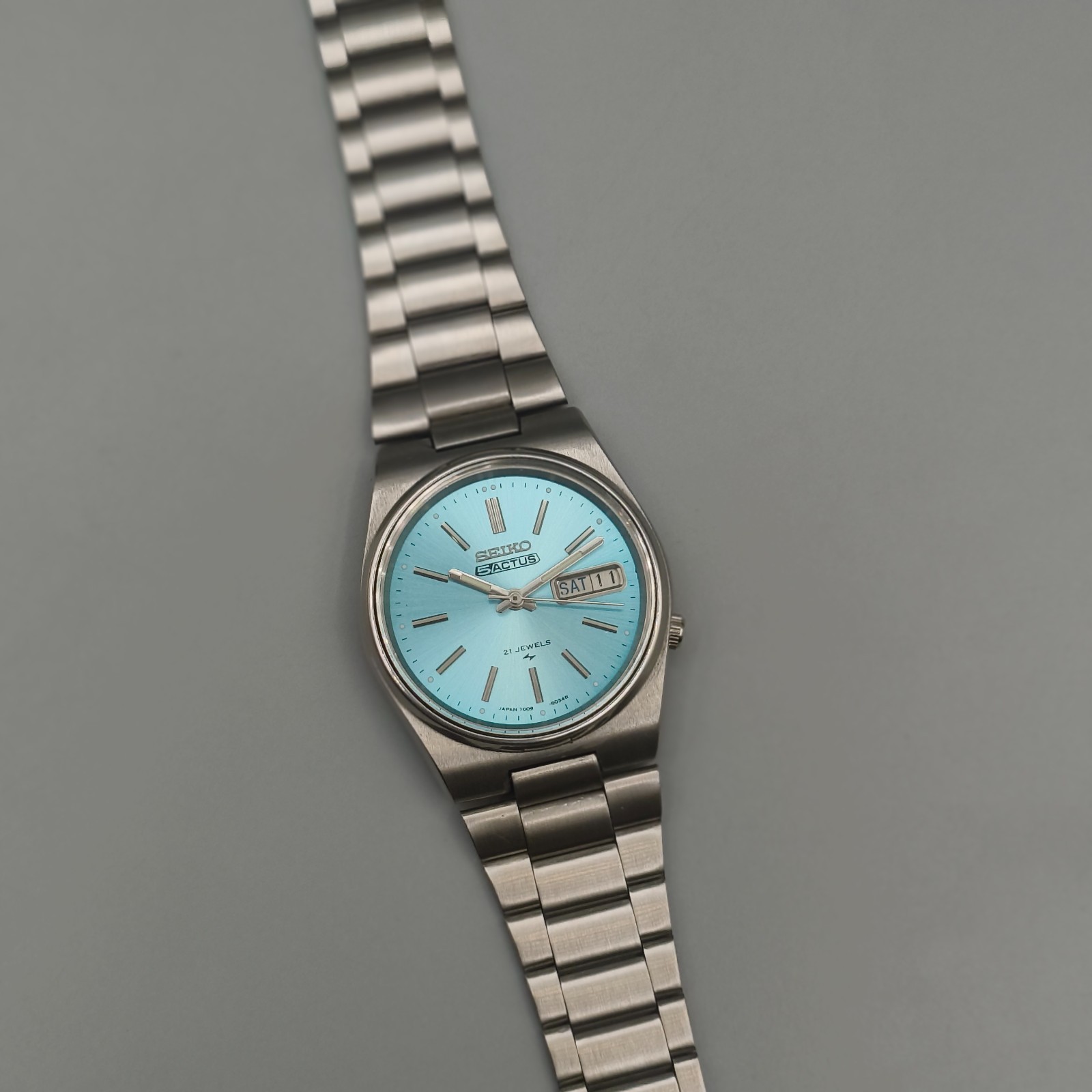 Vintage Seiko 5 Actus 7009 Automatic 21 Jewels Men’s Watch Blue Sunburst Dial