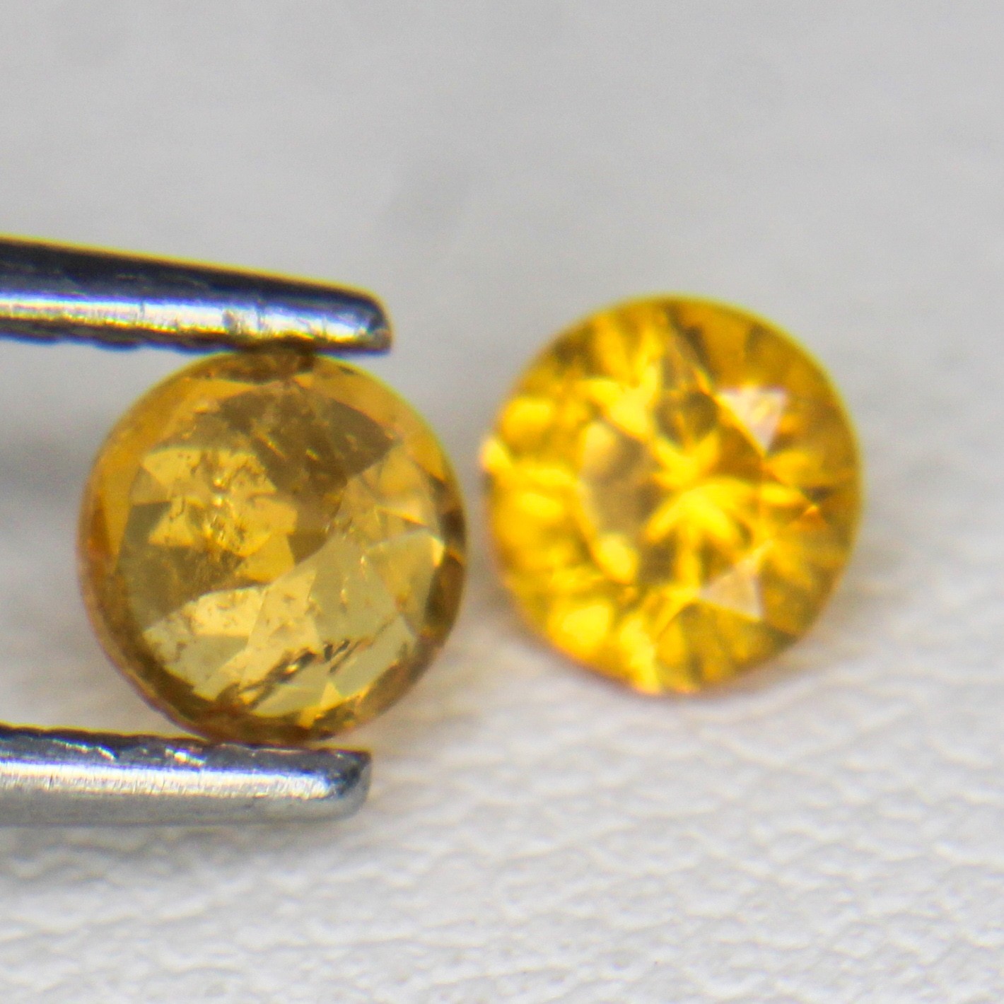 Natural Faceted Orange Garnet Pair In Round Shape 0.60 Carats 4x4x3 mm Size