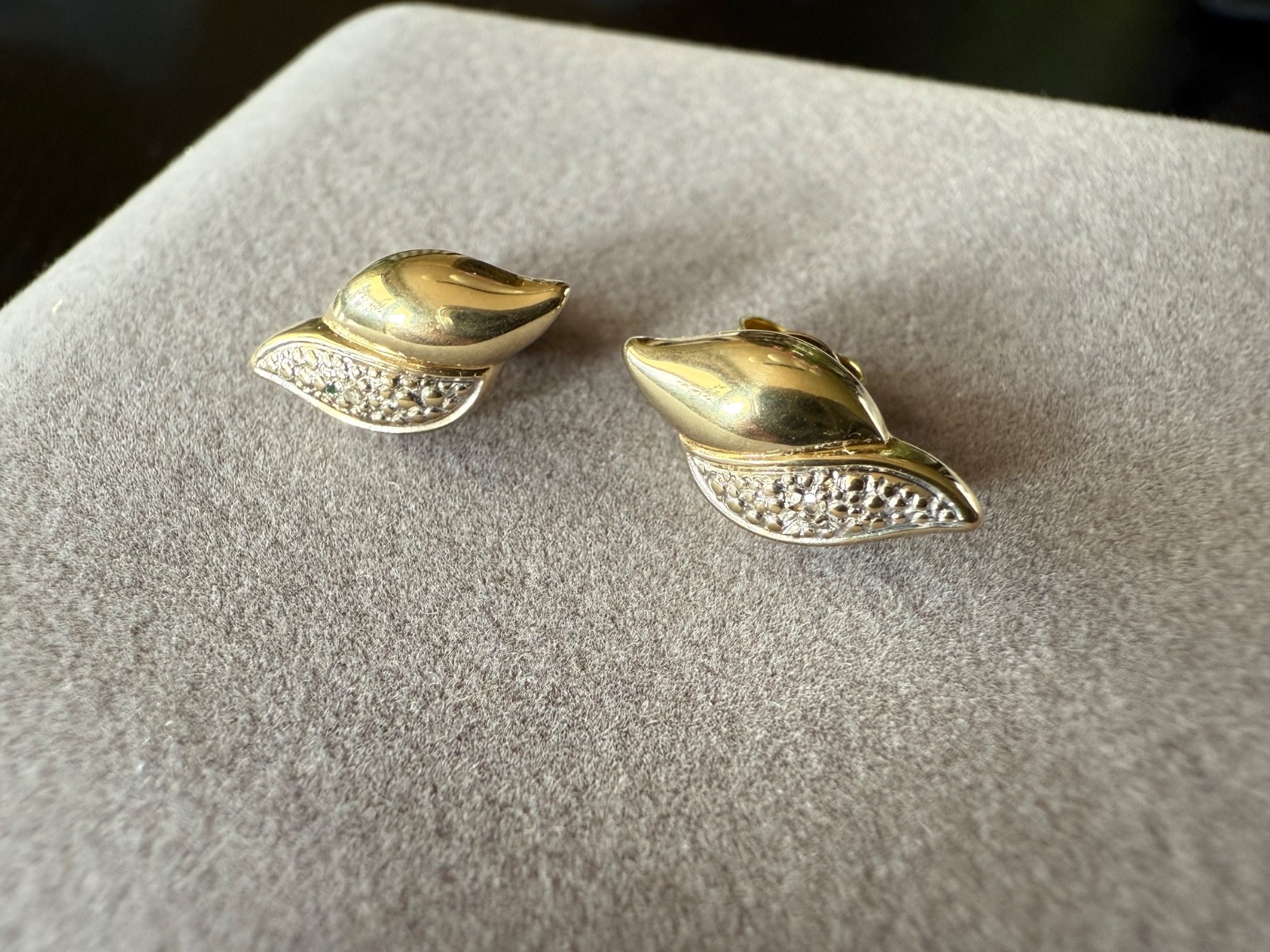 Stud earrings with 2 diamonds 585 Yellow gold