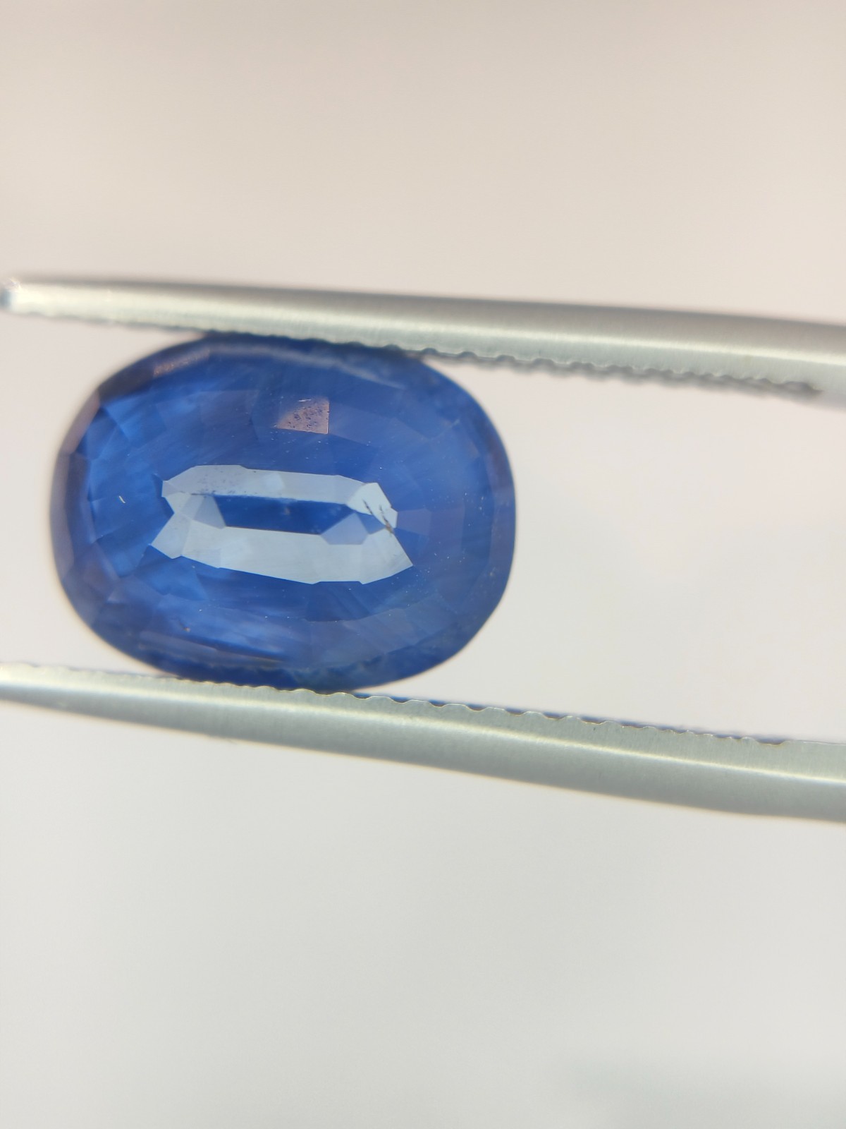 4.05 Cts A BEAUTIFUL AND VERY GORGEOUS BLUE SAPPHIRE OVAL SHAPE !