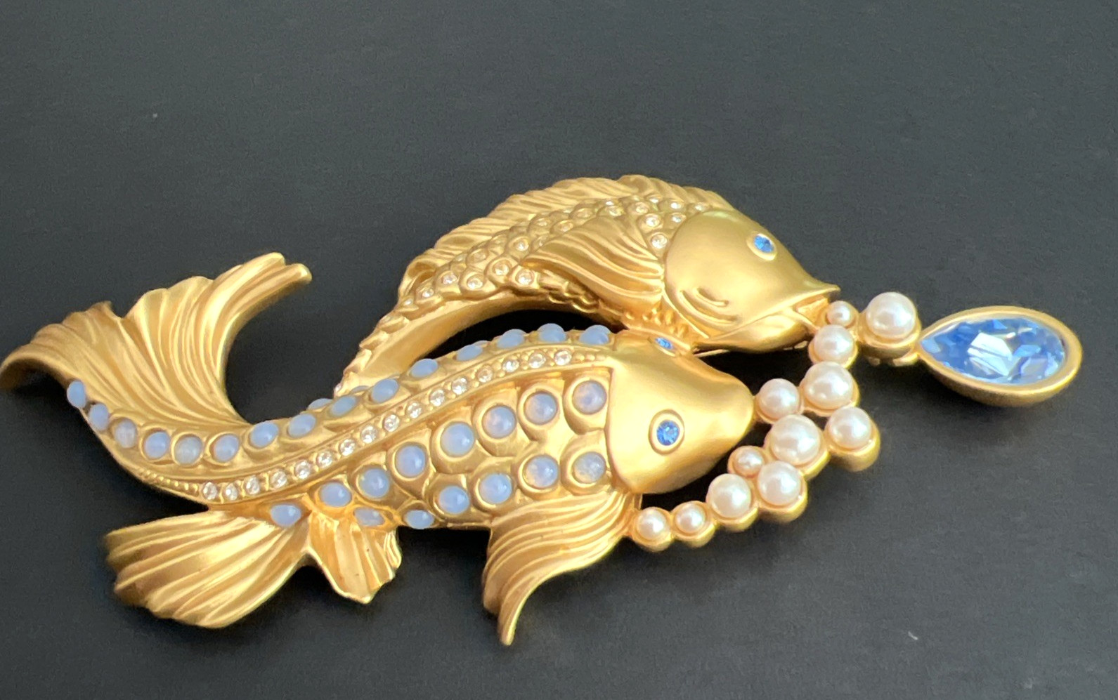 VTG. SIGNED 1990’S AVON ELIZABETH TAYLOR SHIMMERING SEA KOI FISH BROOCH