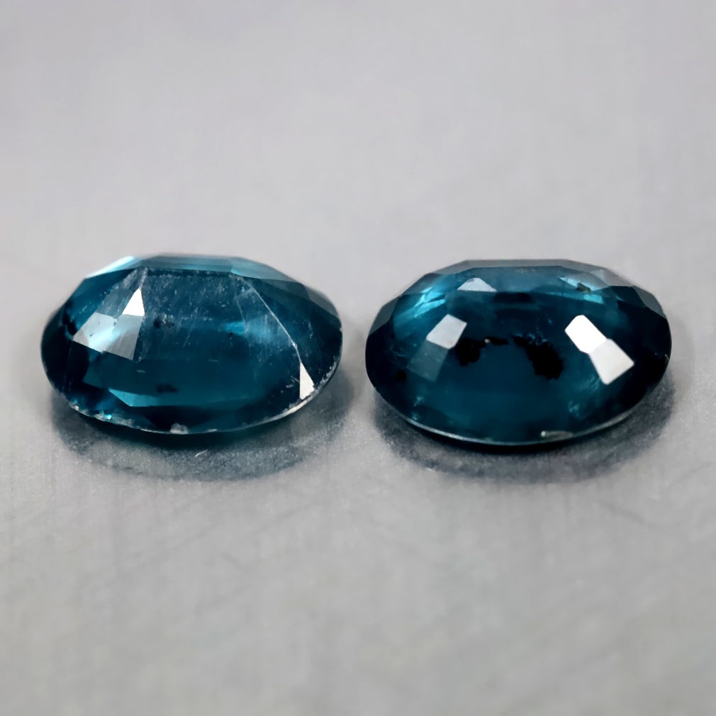3.69 ct (2pcs) MATCHING PAIR Oval (8.86 x 7.04 mm) Natural Neon Blue Kyanite