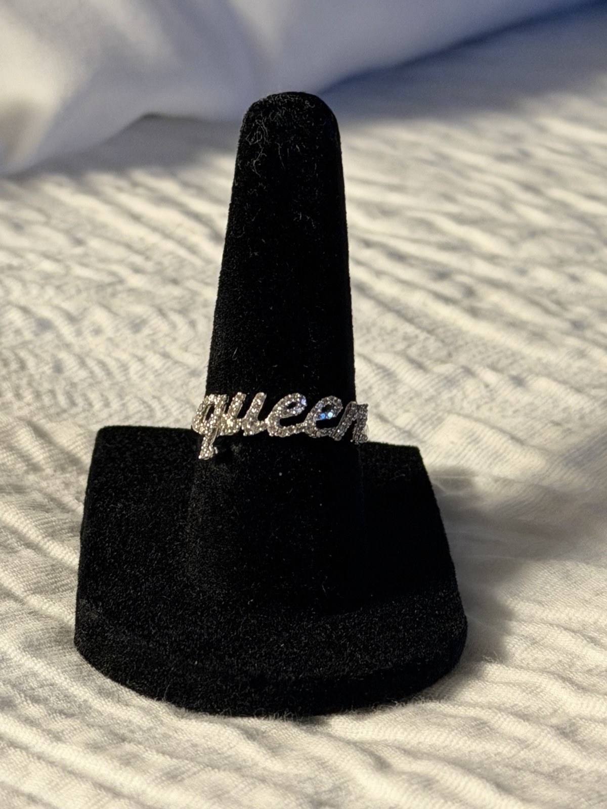 10K White Gold Real Diamond Women’s Cursive “QUEEN” Band Right Hand Ring