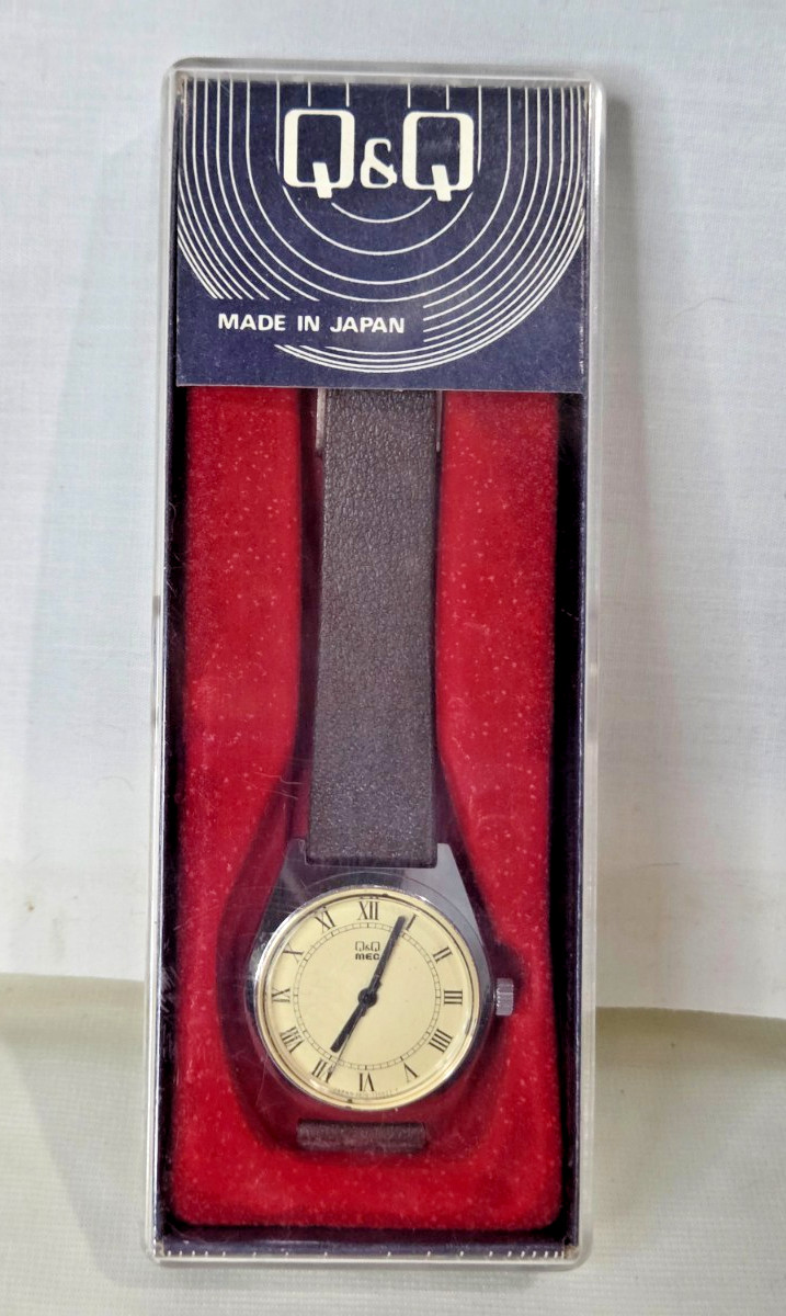 VINTAGE 1970’S 1980’S Q & Q MANUAL WIND ROMAN NUMERAL WATCH WITH BOX JAPAN