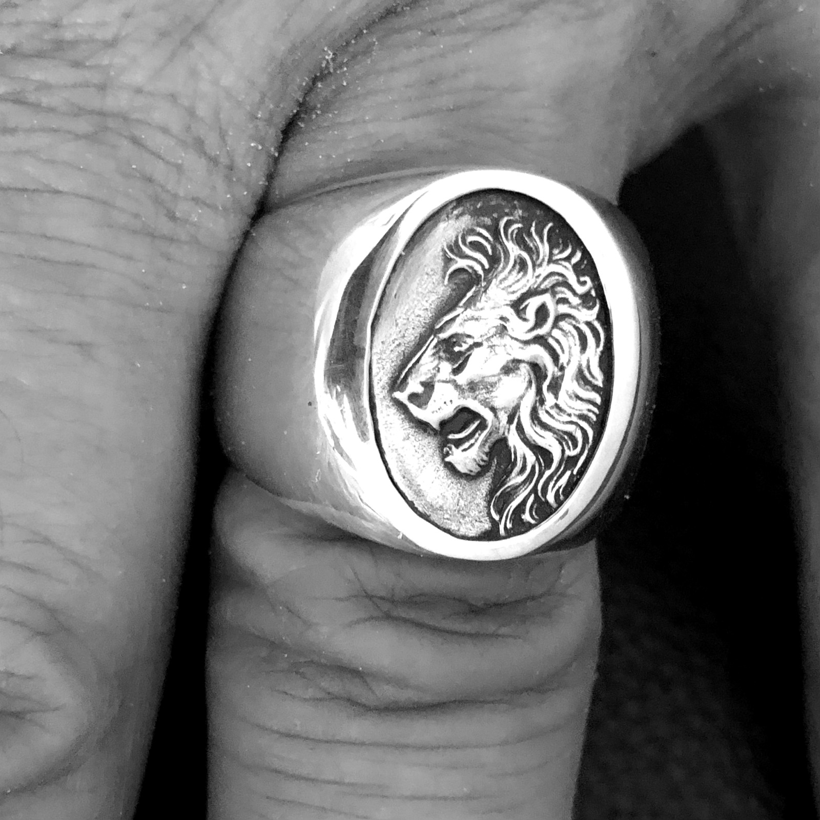 MJG STERLING SILVER MEN’S RING. 18 x 13mm Lion Head. SZ 10 3/4. 25 Grams