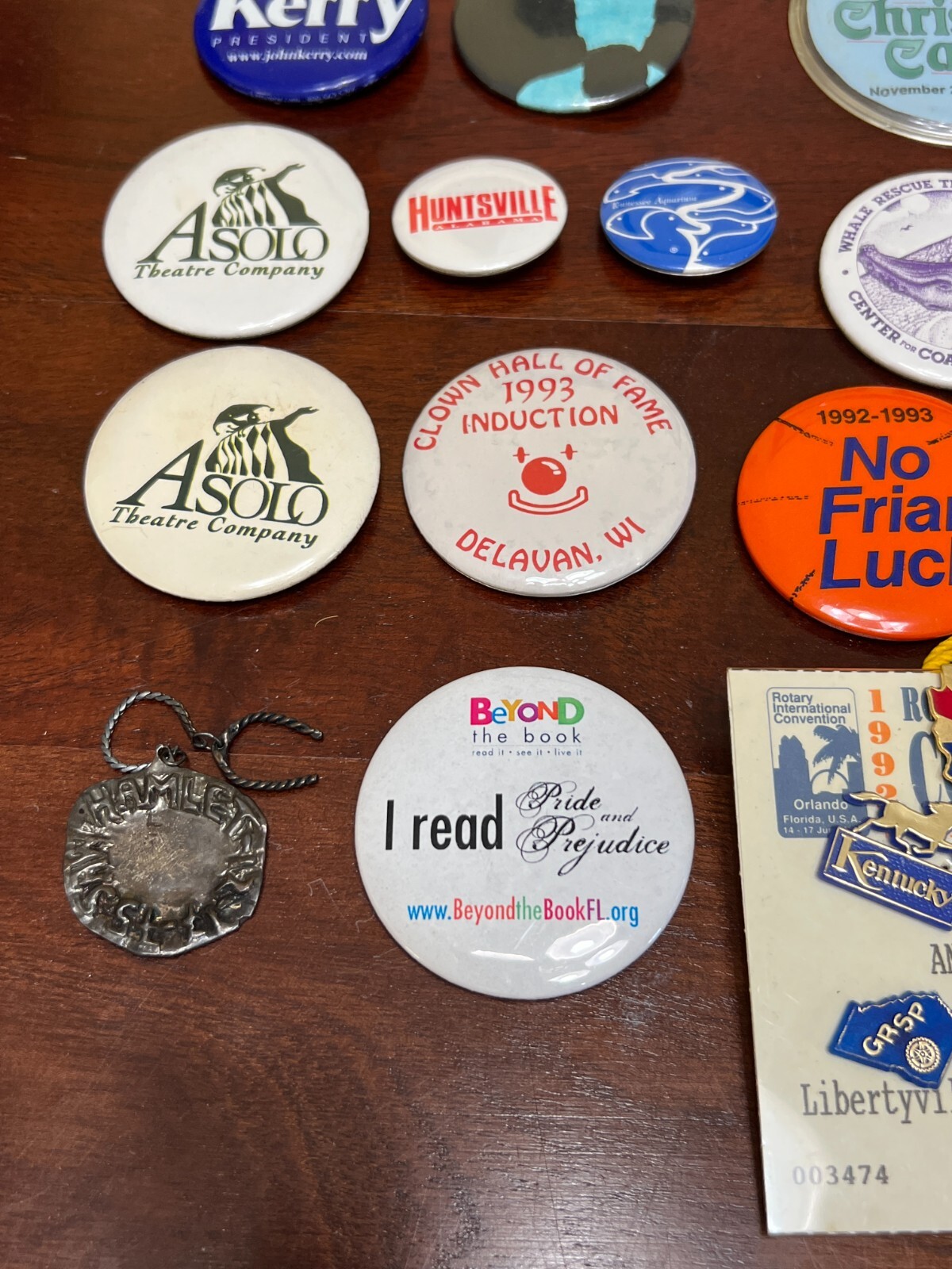 LOT OF VINTAGE BUTTONS / PINS FOR JACKETS / BACKPACKS – POLITICAL