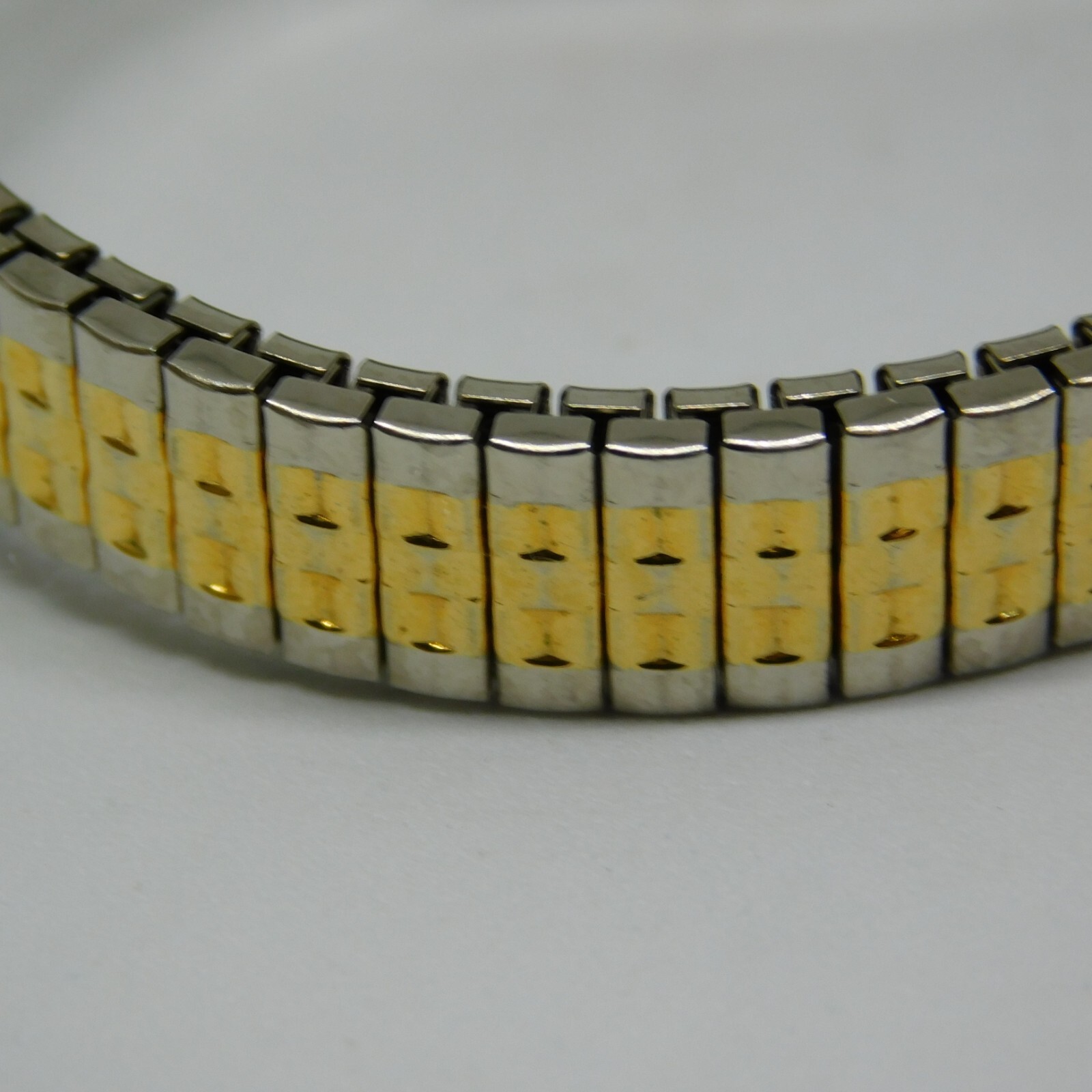 B.U.M. Equipment BUEU1025:E45 Quartz Analog Women’s Watch Sz. 5 3/4″ New Battery
