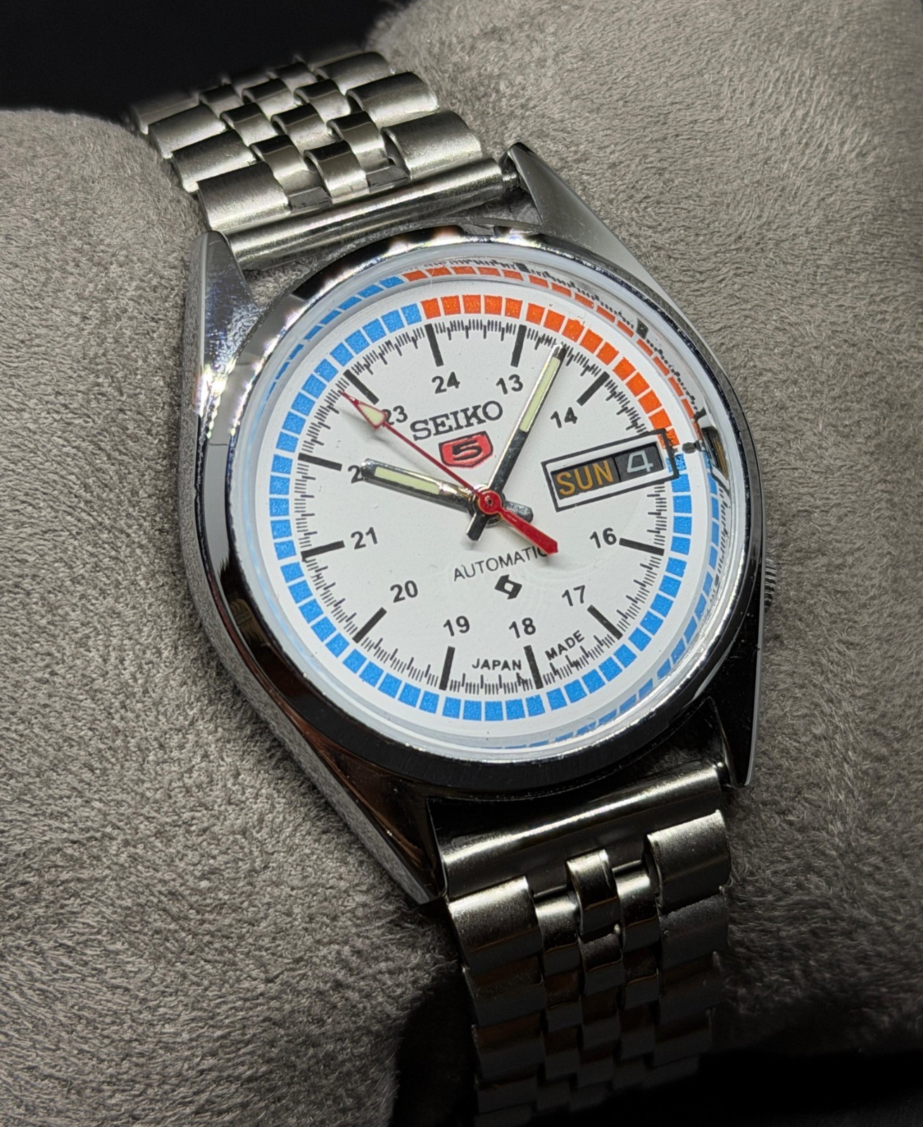Vintage Seiko 5 Automatic Day/Date Japanese Men’s Wrist Watch
