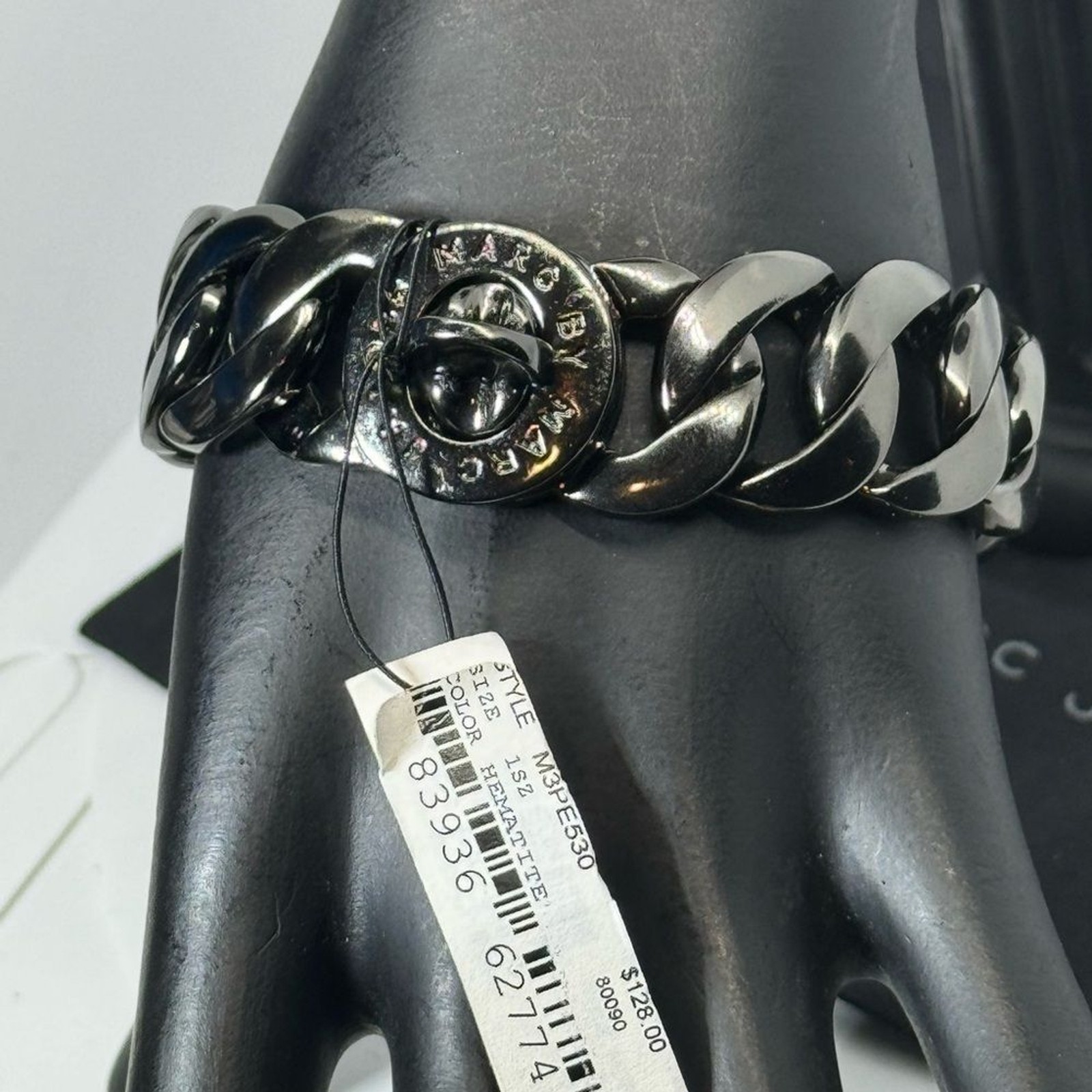 Marc by Marc Jacobs Chunky Turn lock closure br Bracelet in GunMetal