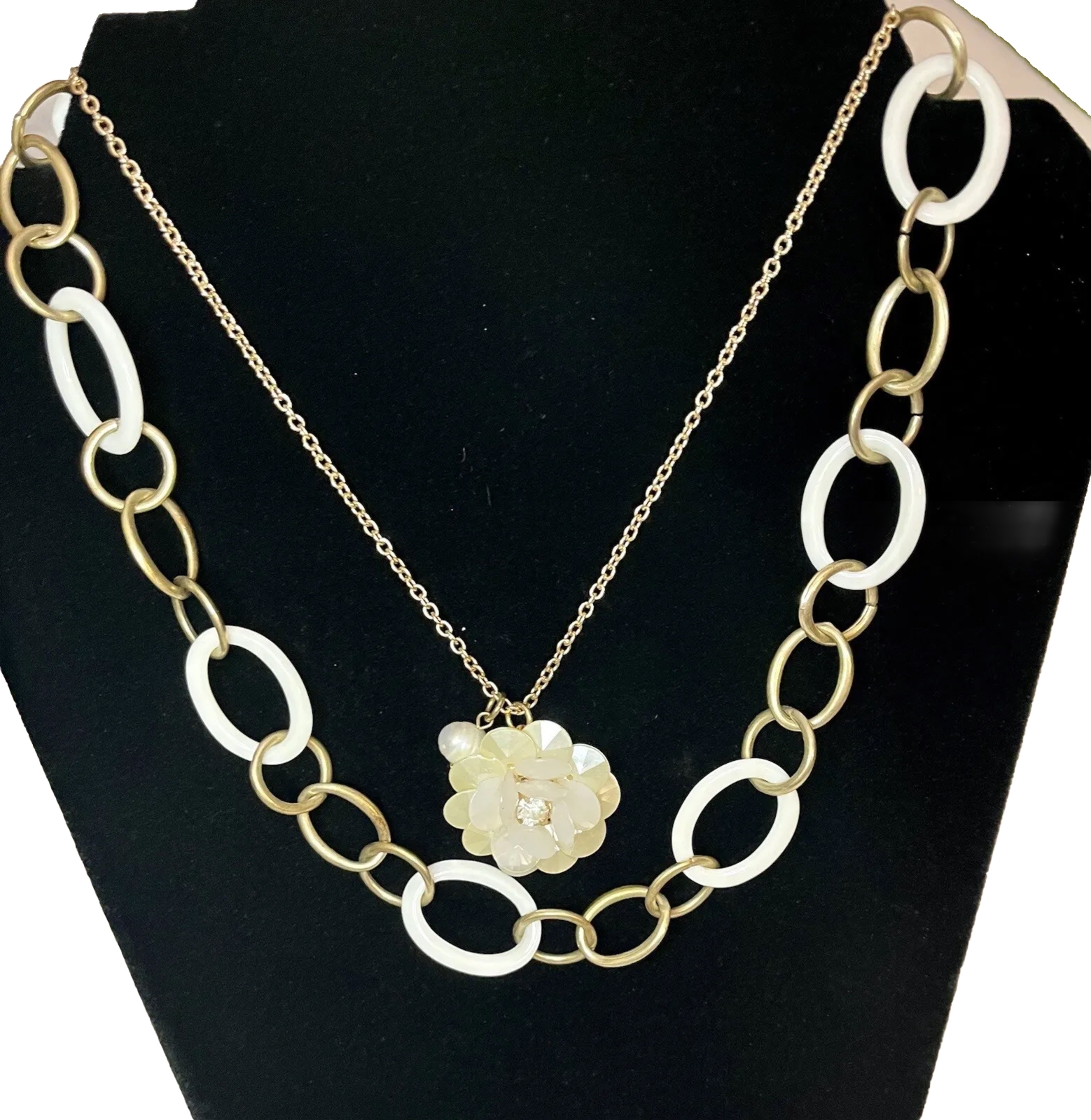 Lot of 6 Pieces Vtg-Modern Jewelry Necklaces & Earrings Monet Gold White Cream