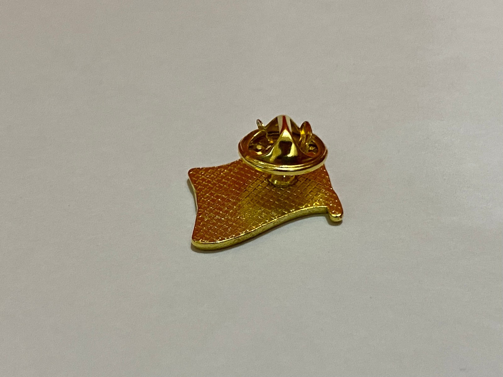 NEW ALBANIAN LAPEL PIN ALBANIA FLAG BADGE METALLIC JACKET PIN SOUVENIR FANCY