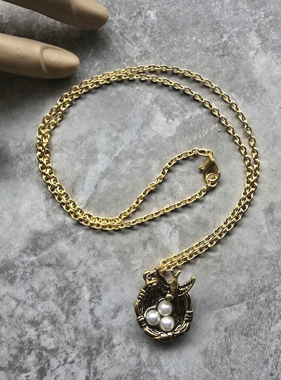 Antique Bronze Sparrow Bird & Nest Faux Pearl Eggs Pendant Necklace Vtg Style