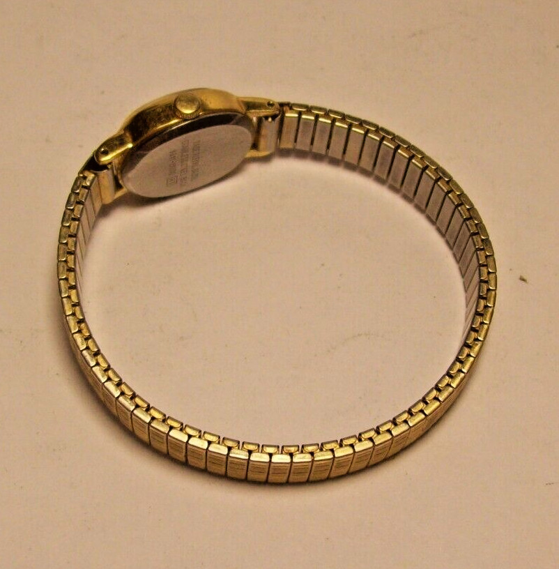 Lorus (by Seiko) Ladies Watch Gold fits 6.25″-6.50″ inches Looks & Runs Great