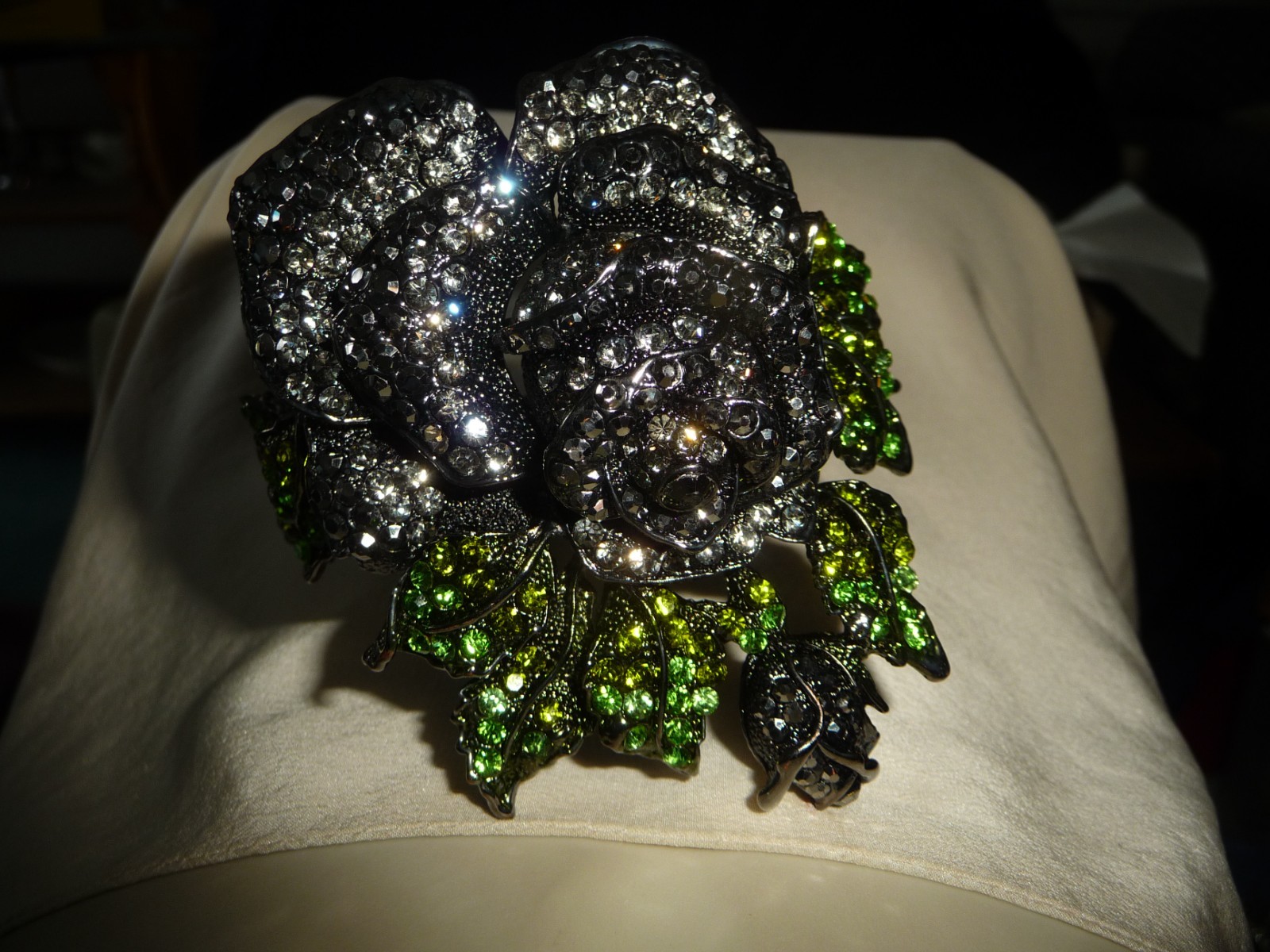 3 1/2’W MAJOR STATEMENT HINGED RHINESTONE FLOWER BRACELET #29/23