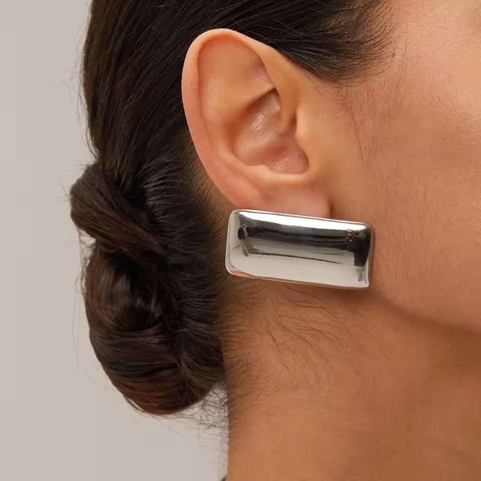 ZARD Bold Silver Rectangular Earrings