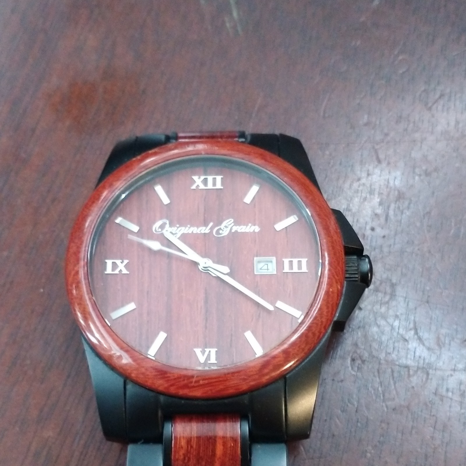 Original Grain The Classic Men’s Quartz 42mm Wood Grain Dial Date Bracelet