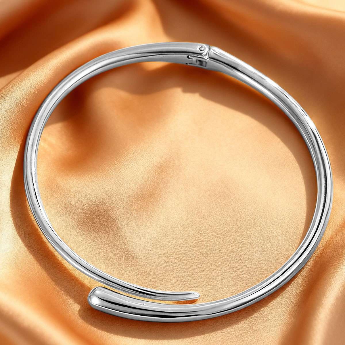 Women’s thick gold Choker necklace neck collar with spring hinge buckle jewelry