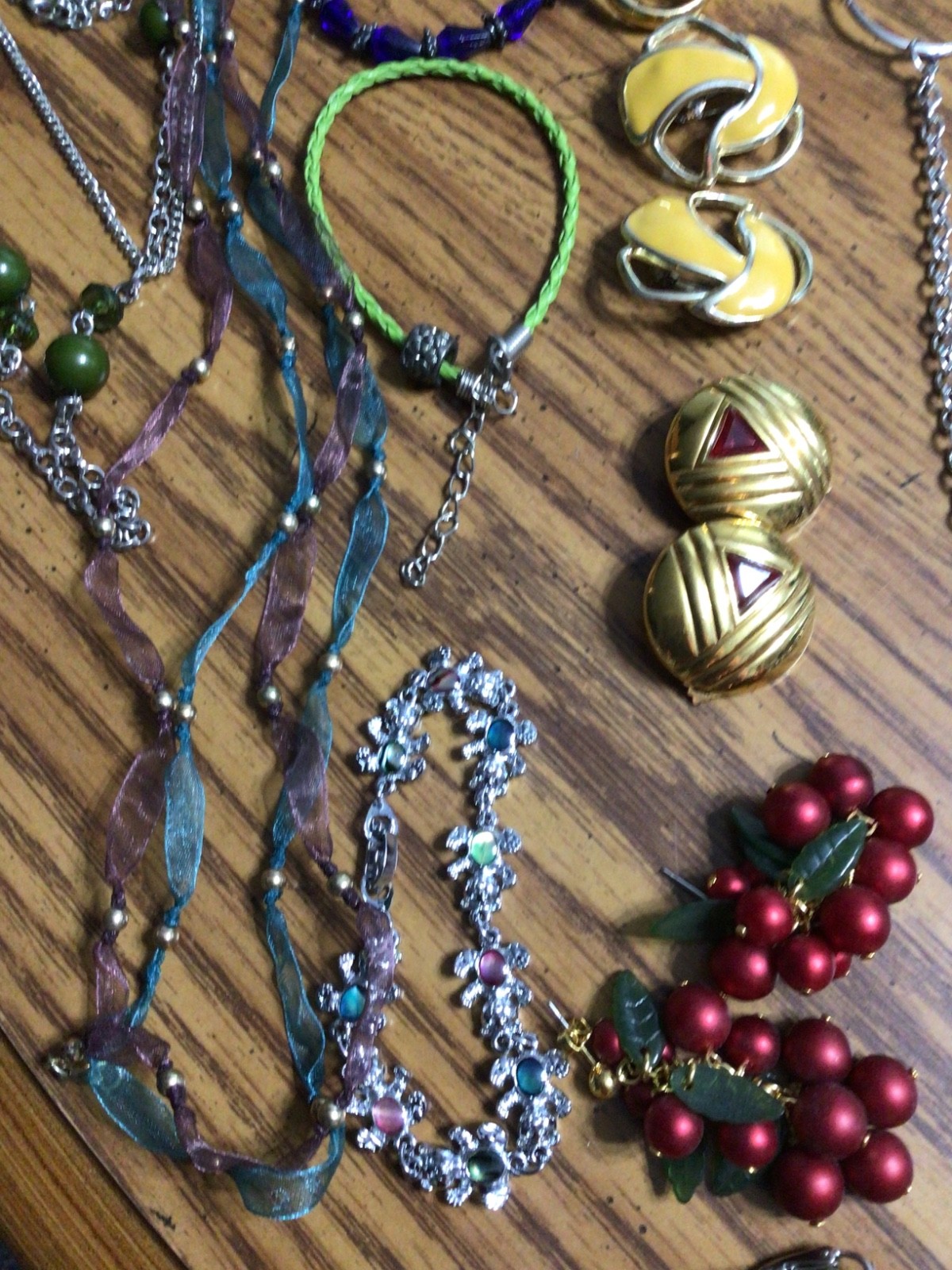 Vintage Costume Jewelry Lot, Necklaces, Bracelets, Earrings, other odds and ends