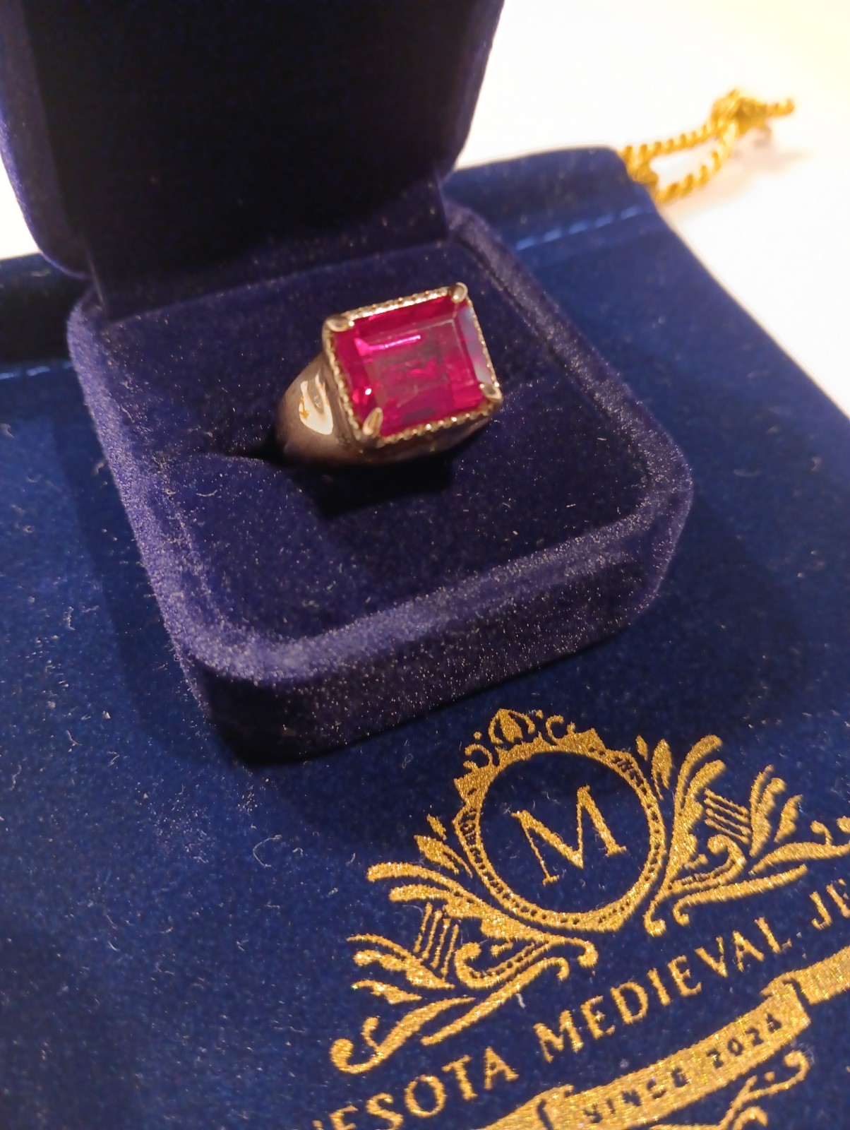 10k yellow gold ruby ring. Size 9