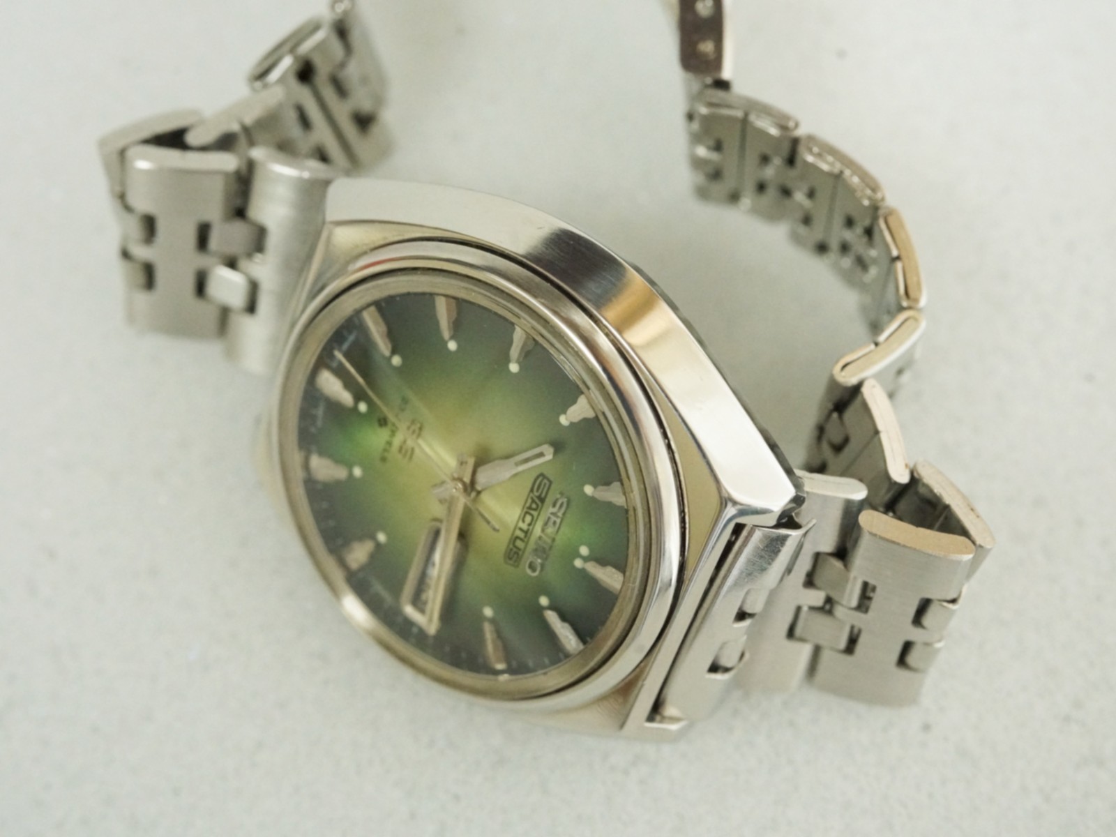 SEIKO 5 ACTUS SS 6106-7700 Green Dial Kanji Day Genuine Bracelet Gift Box