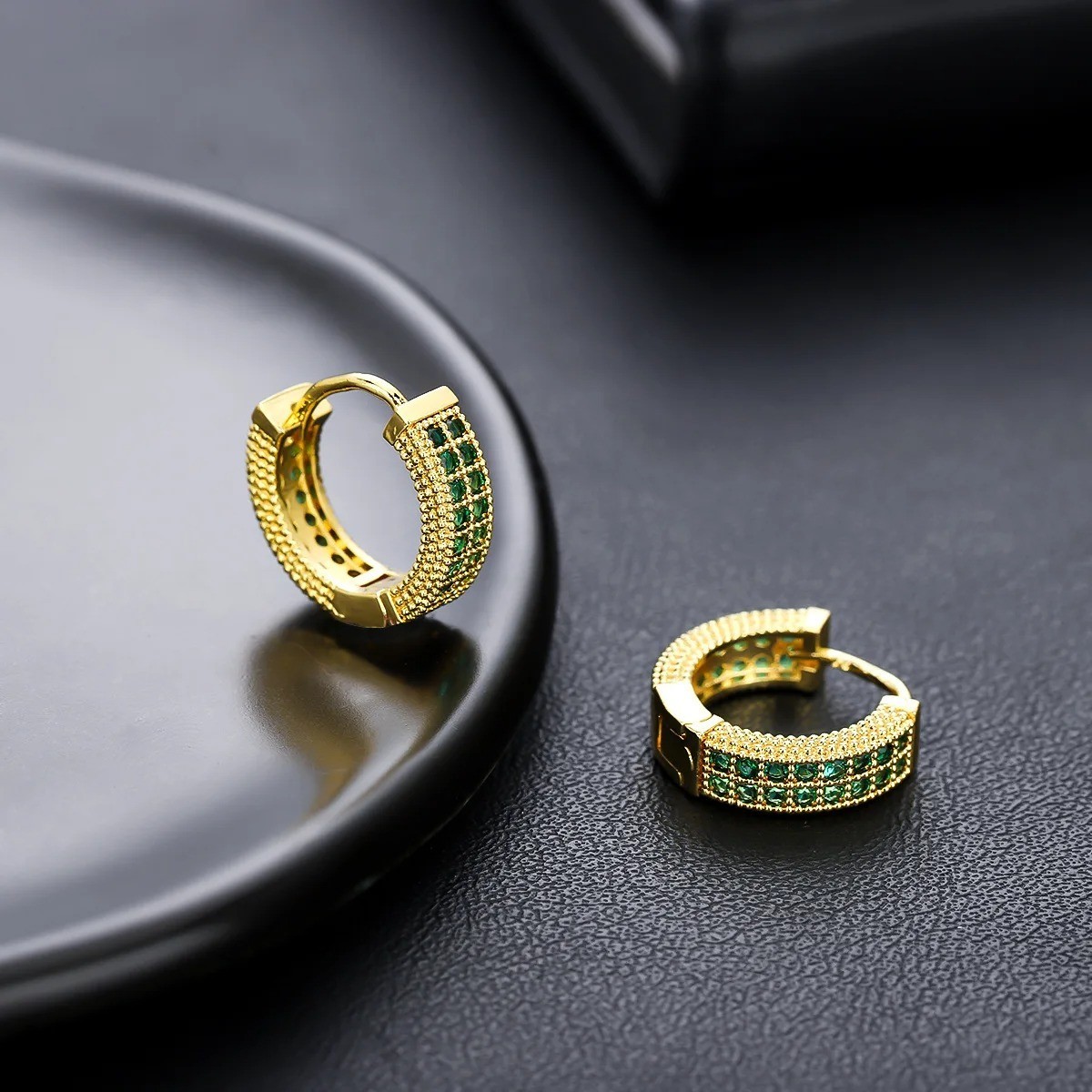 Pendientes aretes con simulado de diamantes chapados en oro para hombres