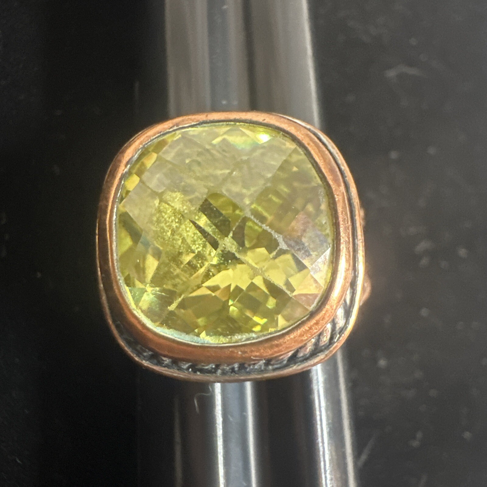 Vtg Chartreuse Fauceted Faux Citrine Rounded SQUARE Ring Sz 7.5” Brass Tone Read