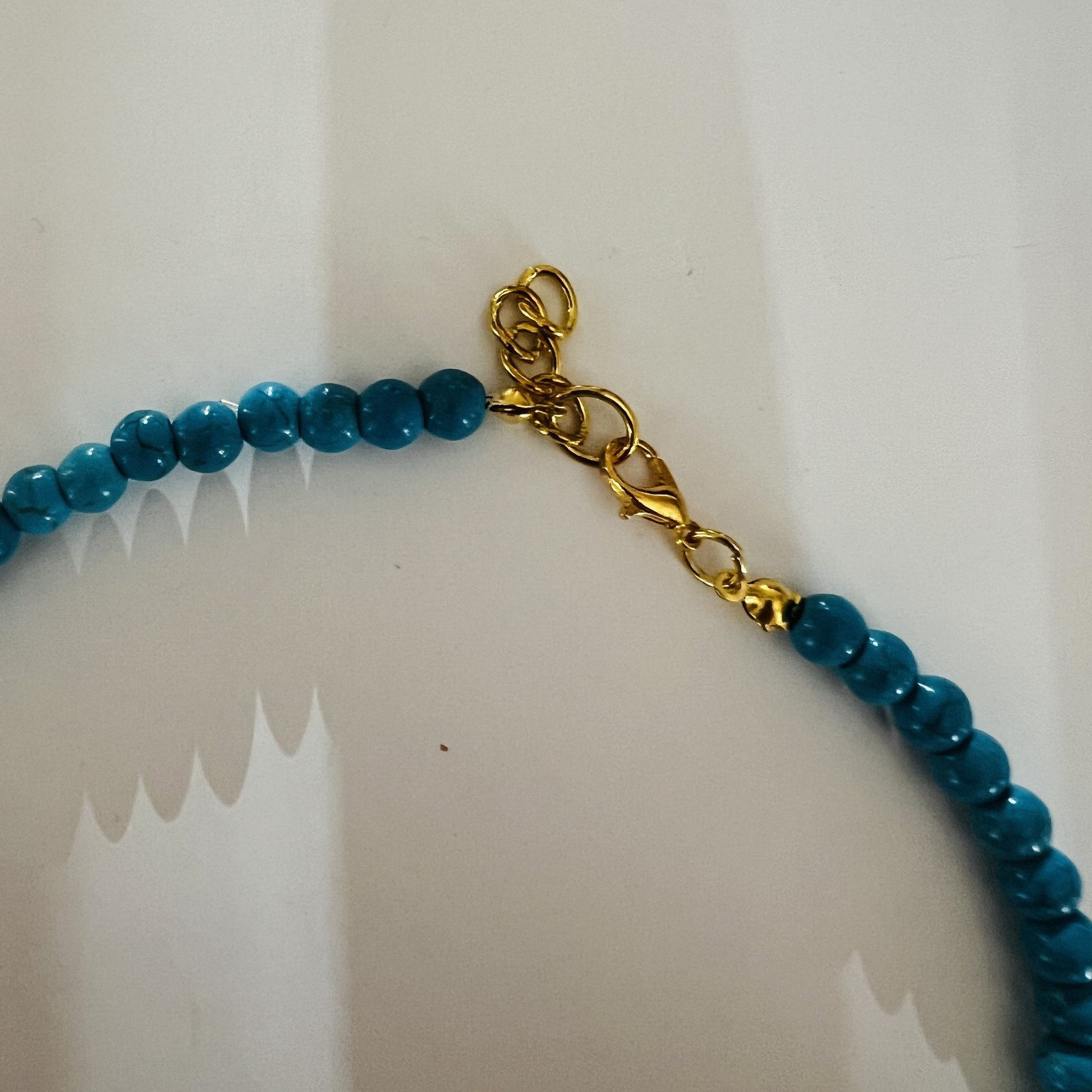 Faux turquoise round beaded choker neckalce adjustable gold tone clasp 16″