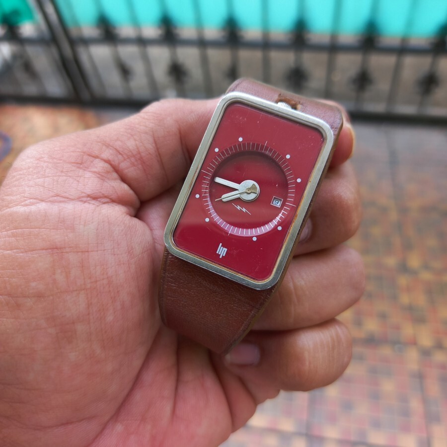 RARE LIP “Fridge” Red Burgundy Roger Tallon Design Quartz Swiss Vintage Watch