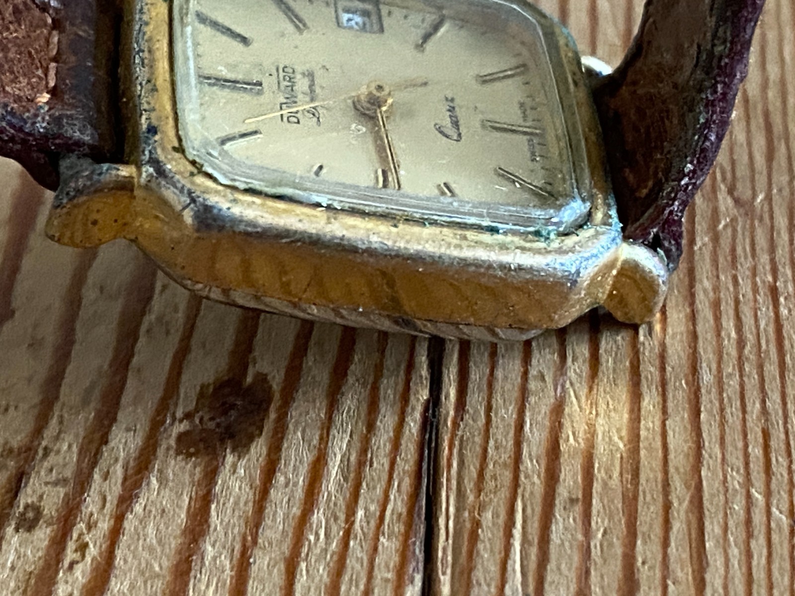 Vintage – Duward Watch – 21 X 23 Mm – Not Working