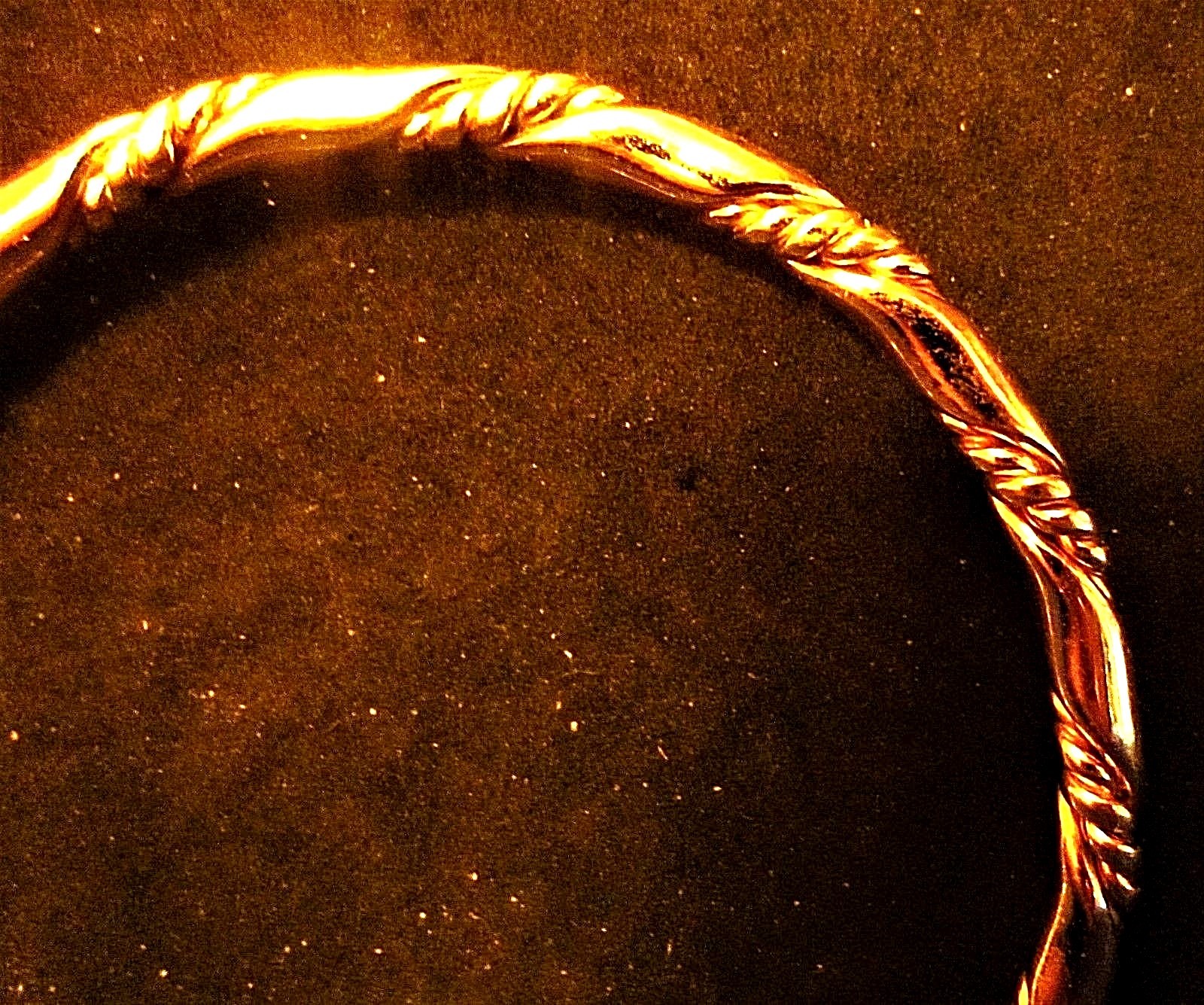 Beautiful Un-marked Gold Tone Spiral Design Bangle Bracelet 2 7/16″ inside dia.