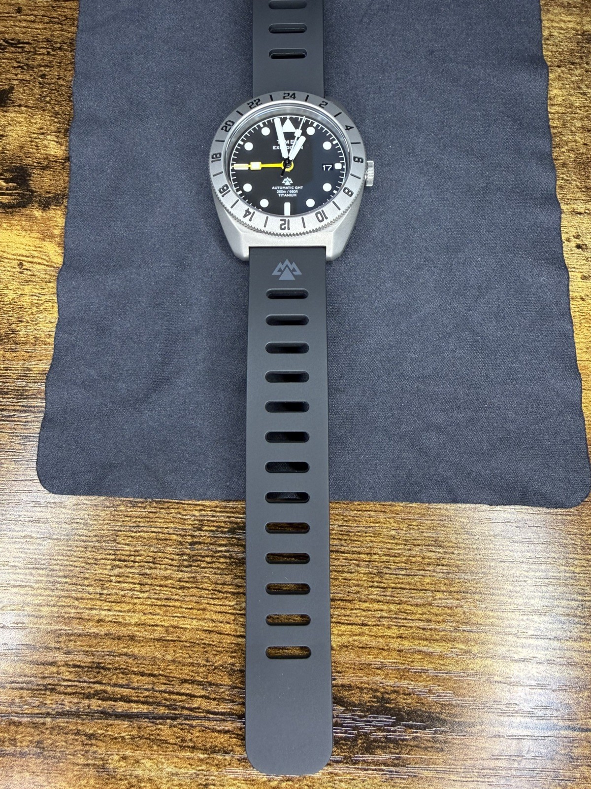 Timex Men’s Expedition GMT Titanium Automatic 41mm Watch, TW2W53000 (Excellent)