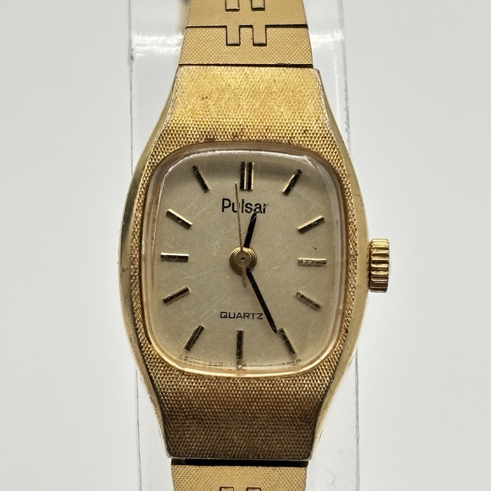 Pulsar V231-5190 Vintage Ladies Gold-Tone Watch Champagne Dial With Safety Chain