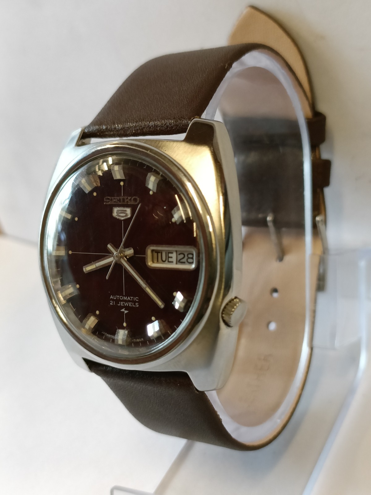 VINTAGE SEIKO 5 AUTOMATIC MAROON RED DIAL 7019-7110 JAPAN MEN WORKING CONDITION