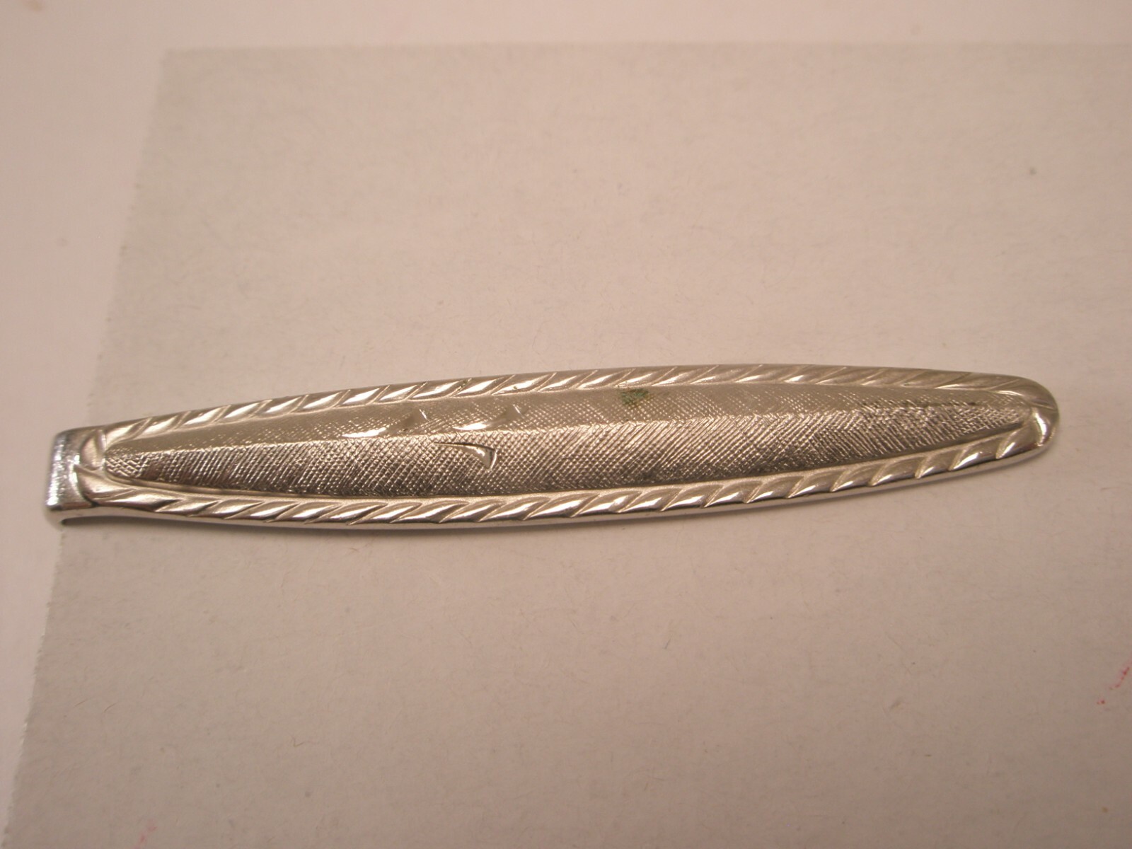 1-7/8″ Tapered Multi Textured Silver Tone Vintage SWANK Tie Bar Clip simple