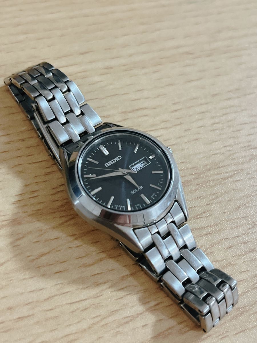 V138 0AC0 SEIKO solar wristwatch black
