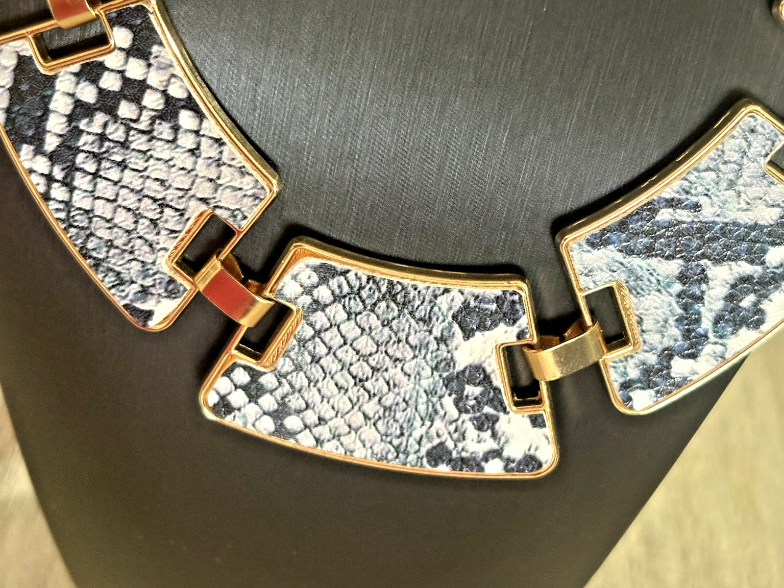 Snake Skin Animal Gold Tone Necklace Bracelet Earrings 3PC Set Brand New 18-20″