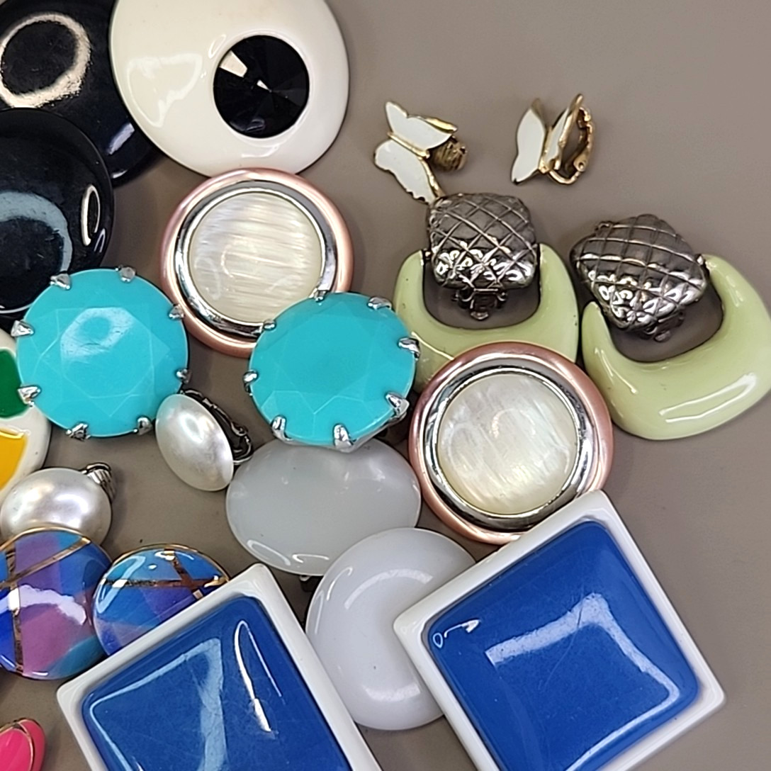Vintage Clip On Earrings Lot of 16 Pairs Acrylic Fun White Eye Balls