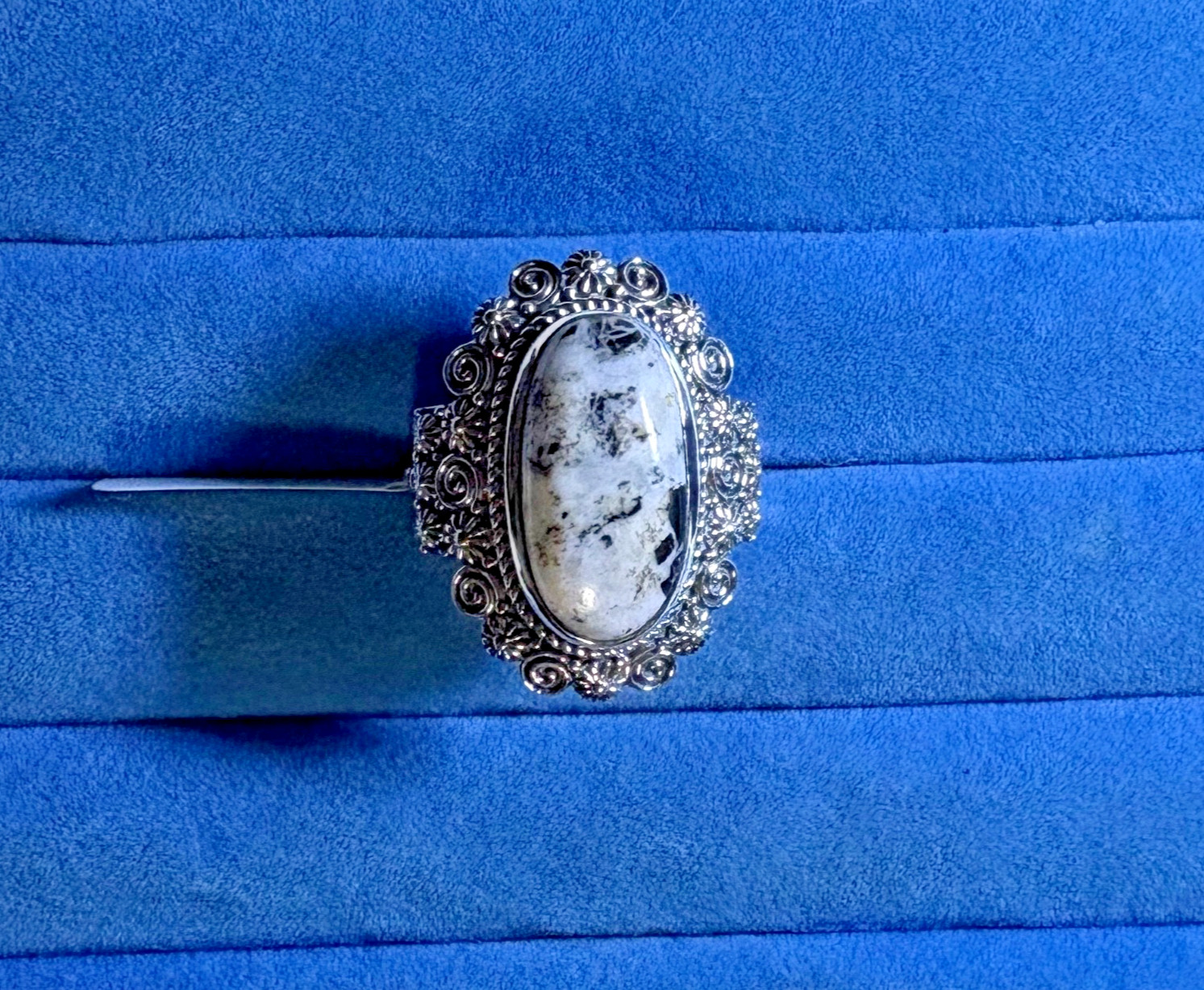 White Buffalo Floral Ring in Sterling Silver – Size 8 (9.0 ctw.)