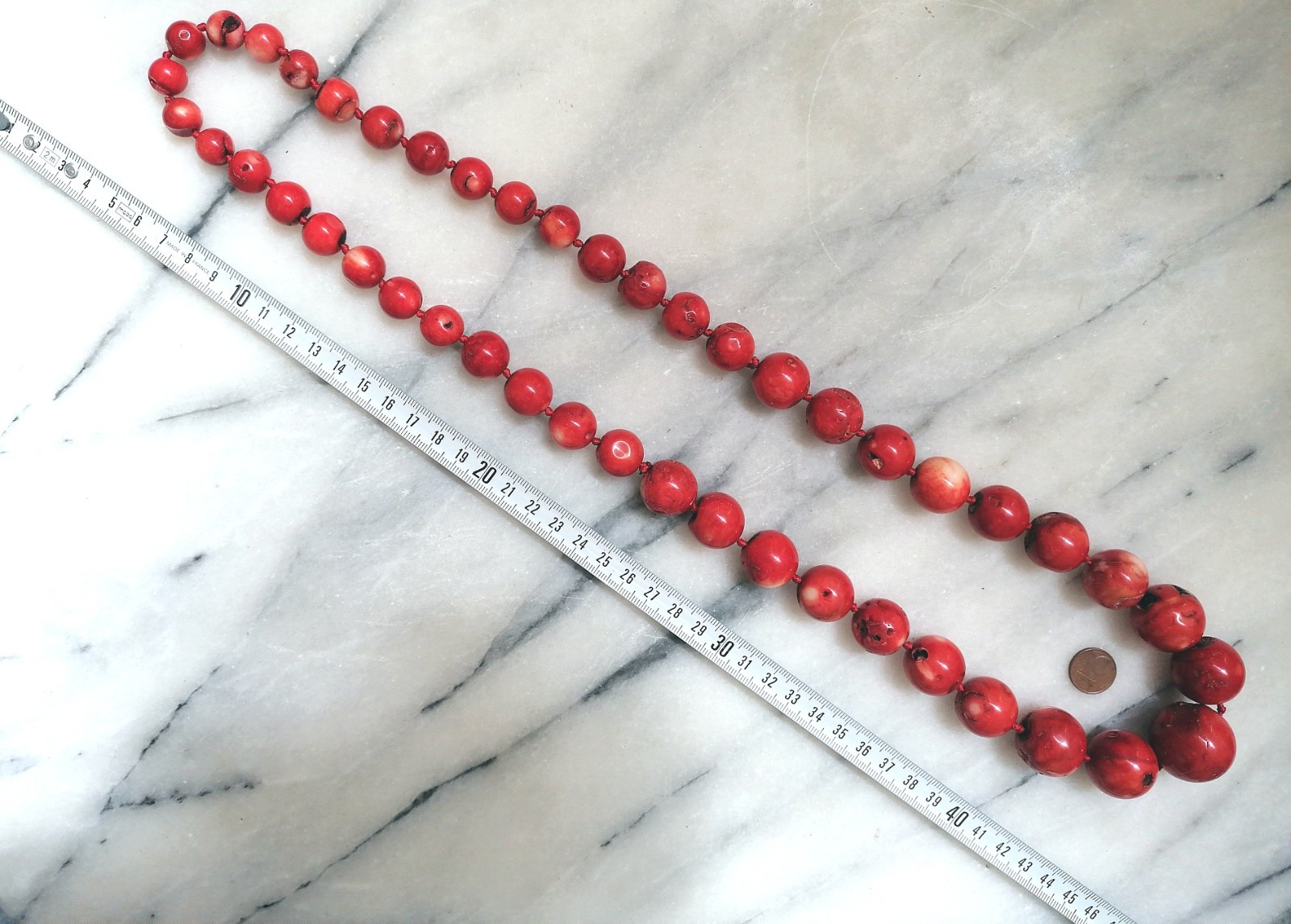 SPECTACULAR RED BAMBOO CORAL MAXI BALL CLIMBING NECKLACE, NEW.