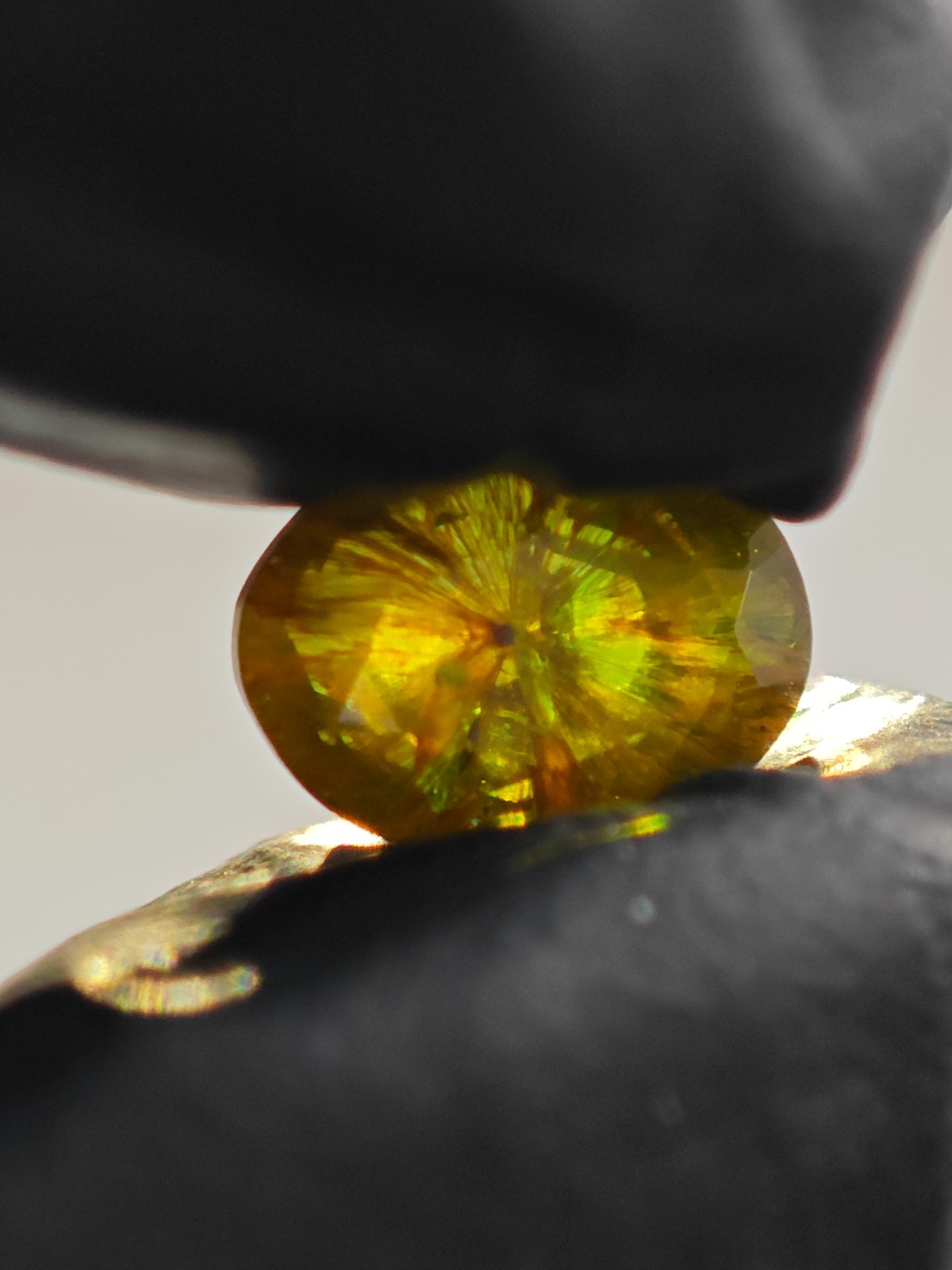 3.3 CT DEMANTOID GARNET HORSE TAIL NAURAL UNHEATED URAL BOBROVKA 10×7.7×4.3mm